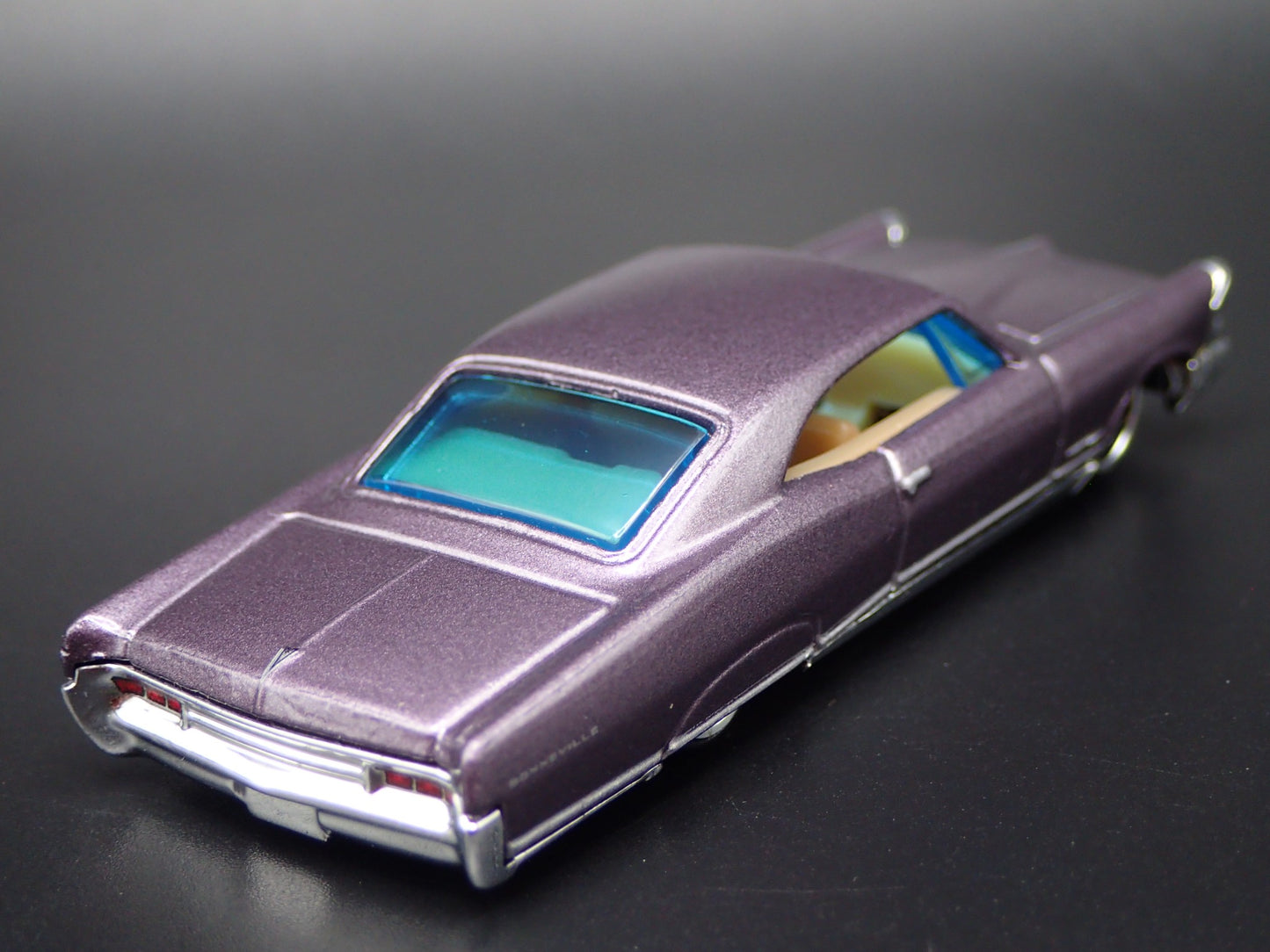1965 65 PONTIAC BONNEVILLE PURPLE 1:64 SCALE COLLECTIBLE DIECAST MODEL CAR