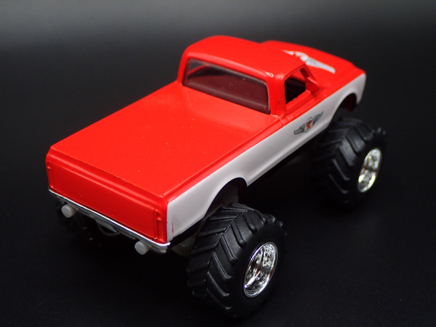 1972 72 CHEVROLET CHEYENNE PICKUP TRUCK 4X4 TEXACO 1:64 SCALE DIECAST MODEL CAR