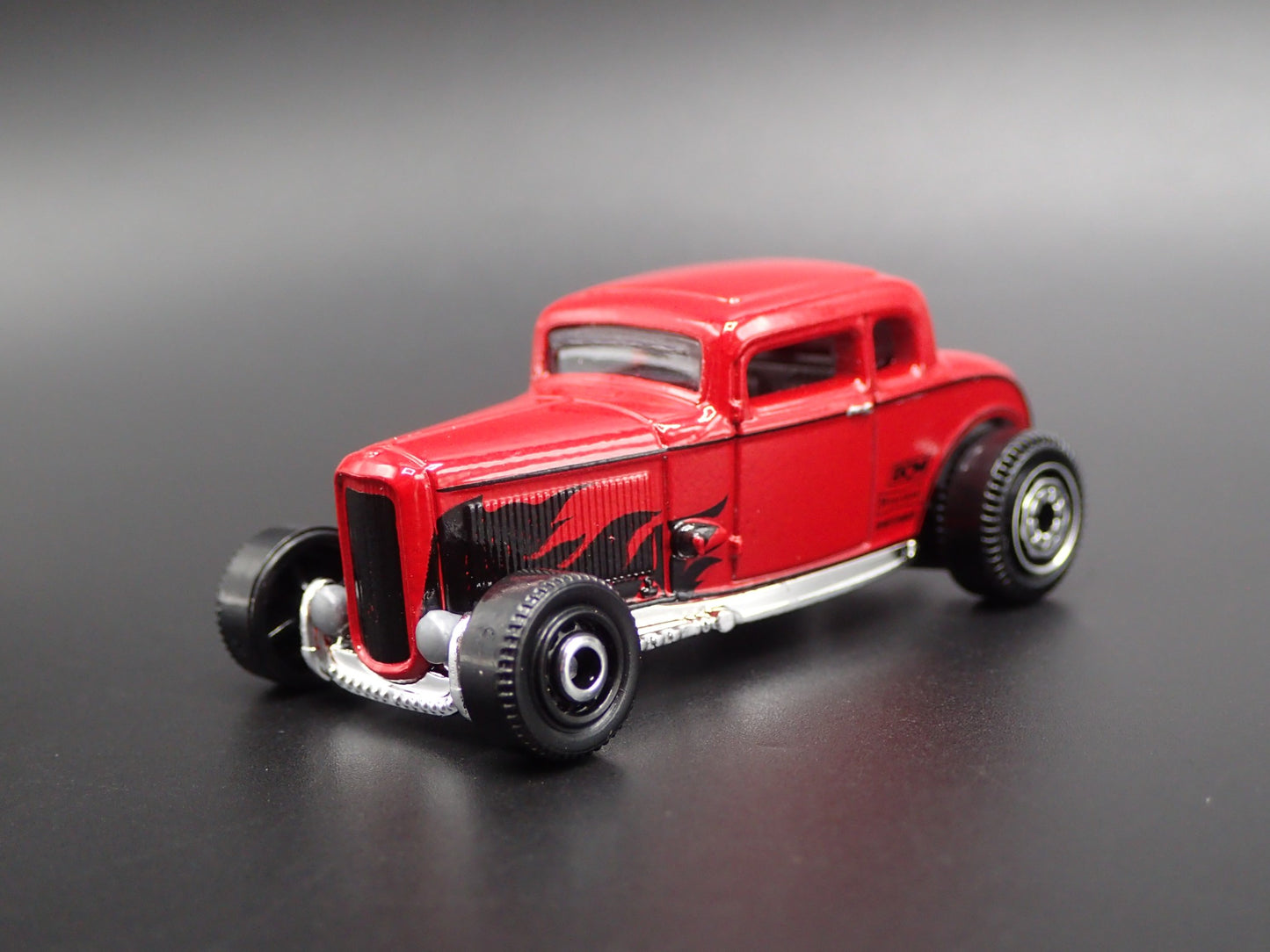 1932 32 FORD COUPE HOT ROD RED 1:64 SCALE COLLECTIBLE DIORAMA DIECAST MODEL CAR