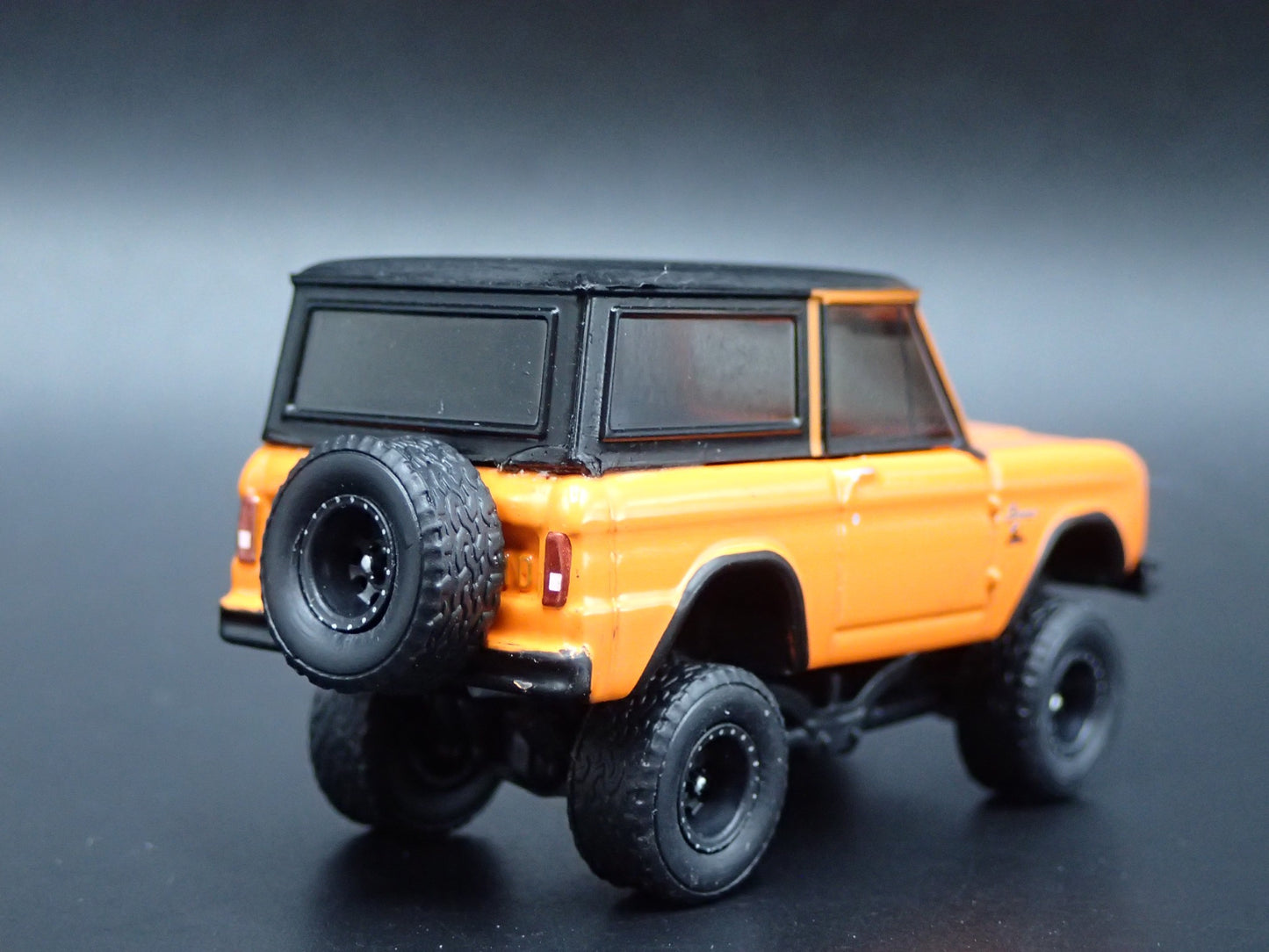 1967 67 FORD BRONCO 4X4 OFFROAD ORANGE 1:64 SCALE COLLECTIBLE DIECAST MODEL CAR