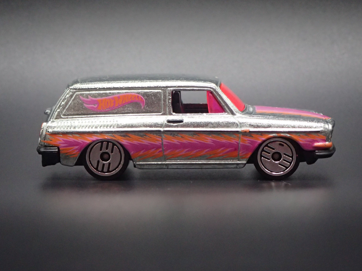 1961-1973 VW VOLKSWAGEN SQUAREBACK SILVER 1:64 SCALE DIORAMA DIECAST MODEL CAR
