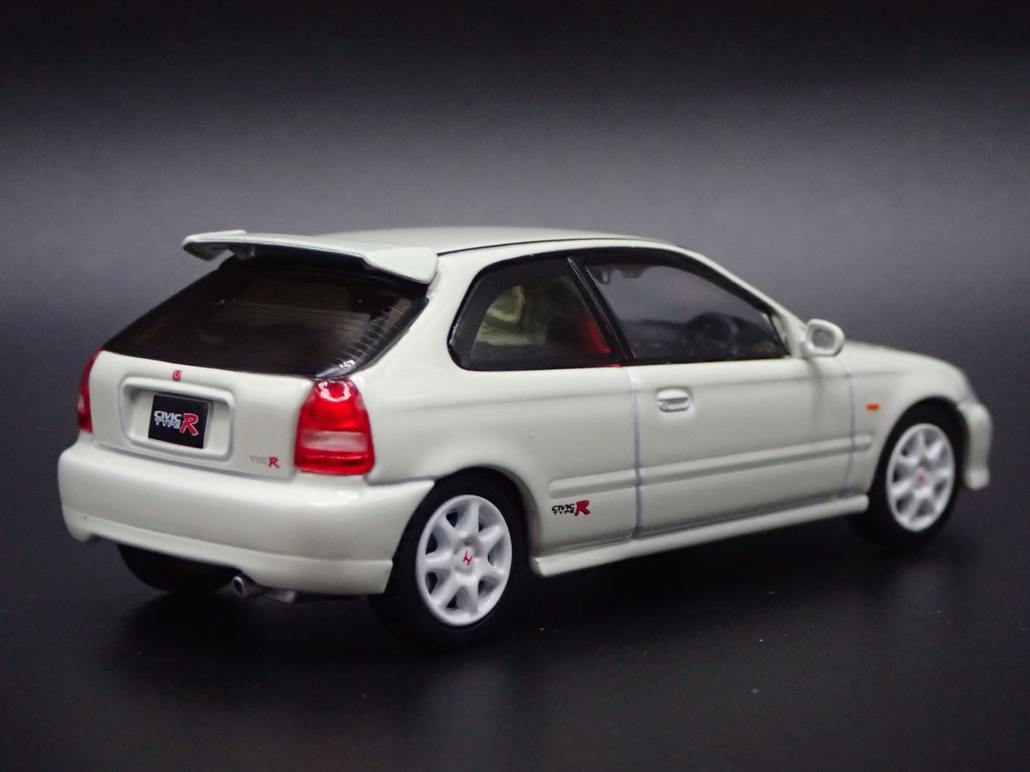1996-2000 HONDA CIVIC TYPE R EK9 HATCHBACK 1/64 SCALE DIORAMA DIECAST MODEL CAR