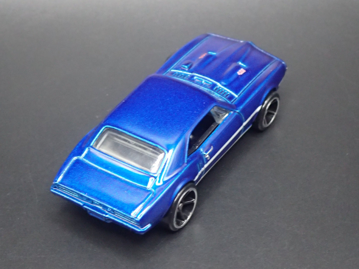 1967 67 PONTIAC FIREBIRD 400 1/64 SCALE COLLECTIBLE DIORAMA DIECAST MODEL CAR