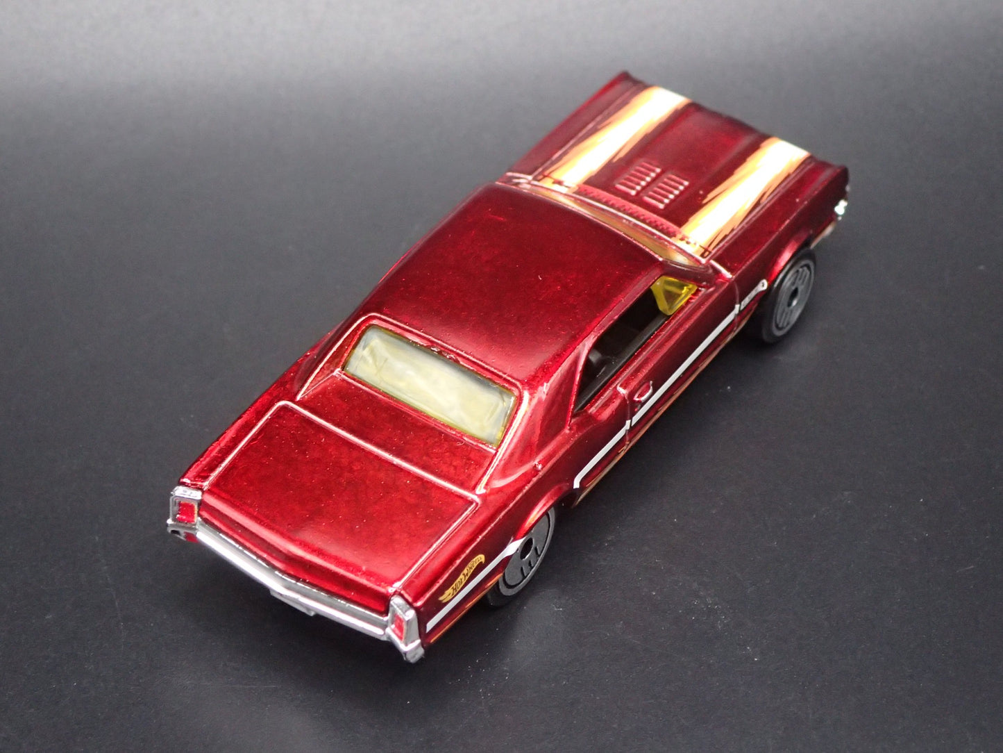 1967 67 OLDS OLDSMOBILE 442 RED 1:64 SCALE DIORAMA COLLECTIBLE DIECAST MODEL CAR