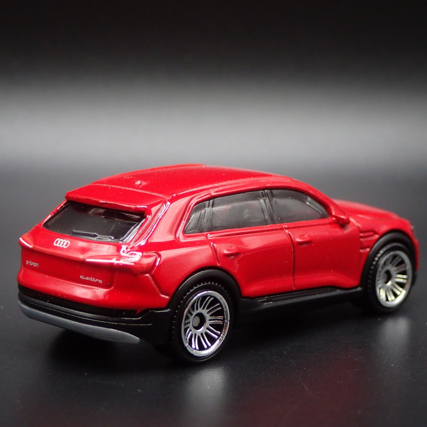 2018-2025 AUDI Q8 E TRON ETRON 1:64 SCALE COLLECTIBLE DIORAMA DIECAST MODEL CAR