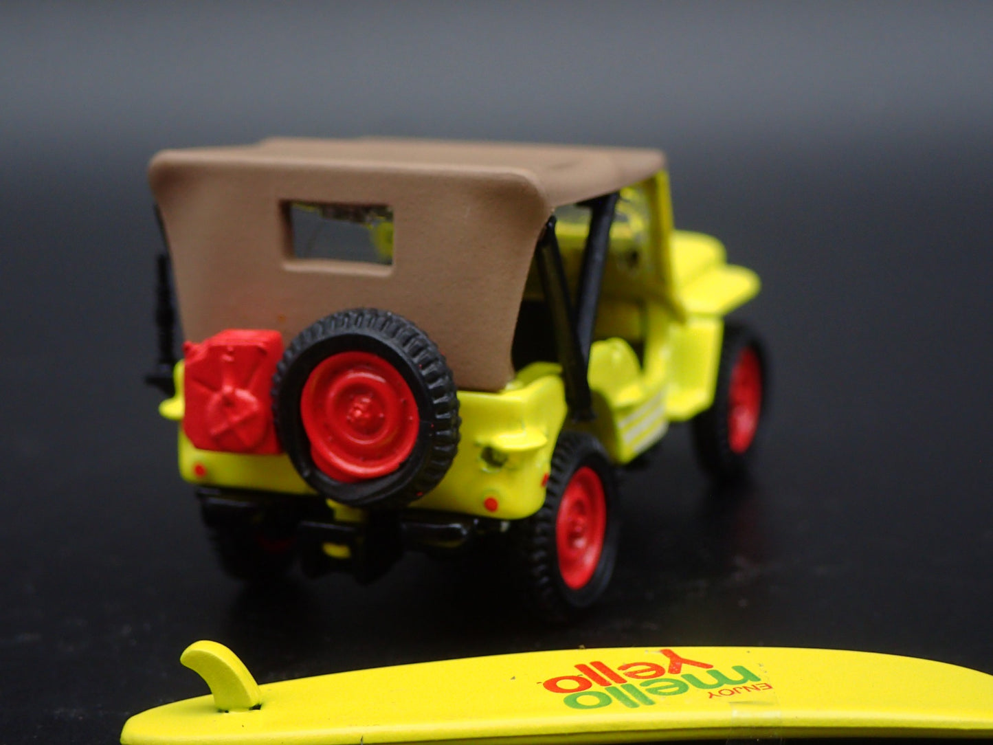 1944 44 JEEP MB WILLYS MELLO YELLO W SURF BOARD 1:64 SCALE DIECAST MODEL CAR