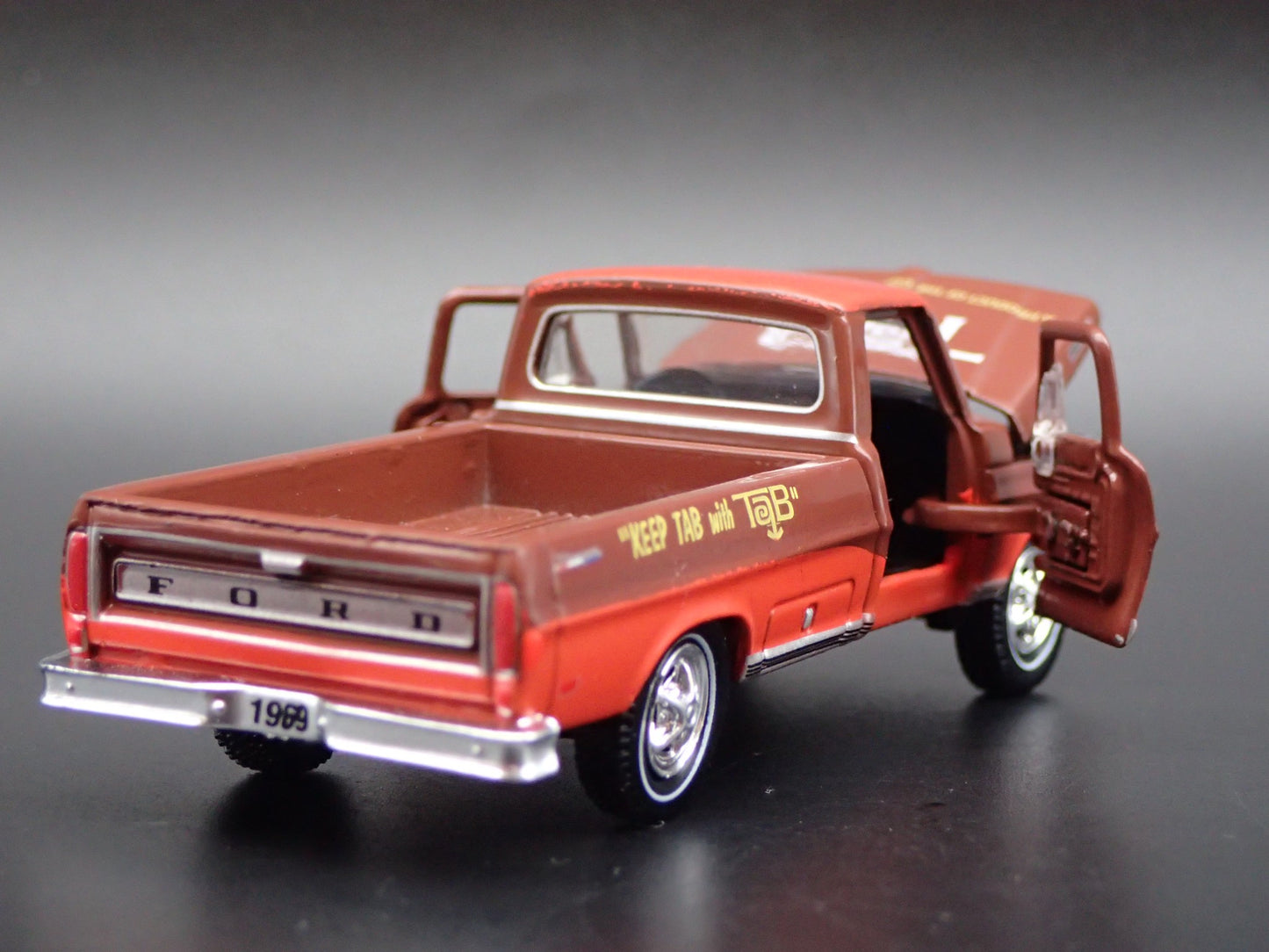 1969 69 FORD F100 RANGER PICKUP TRUCK TAB 1:64 SCALE DIORAMA DIECAST MODEL CAR
