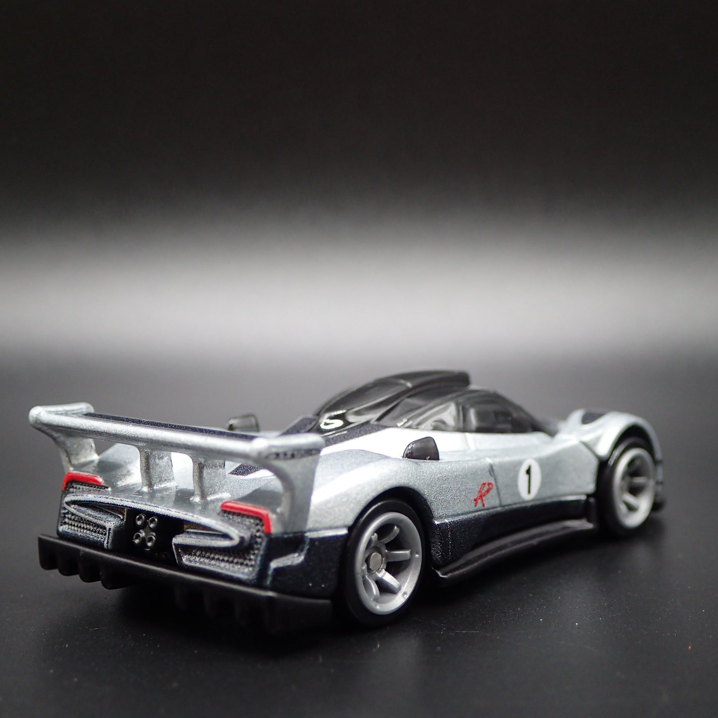 2009-2011 PAGANI ZONDA R SUPERCAR SILVER 1:64 SCALE DIORAMA DIECAST MODEL CAR