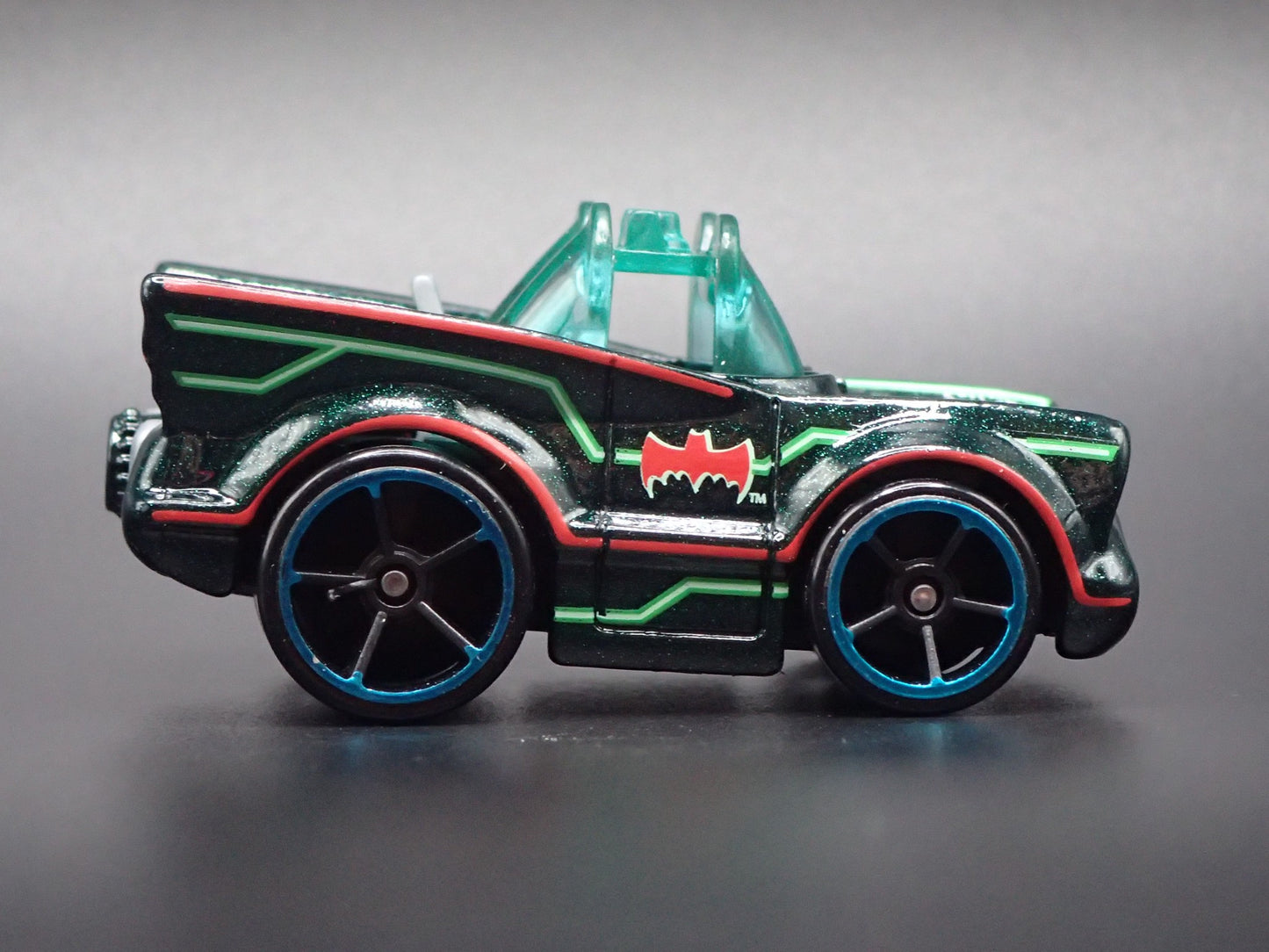 1966 66 BATMAN BATMOBILE ADAM WEST TV 1/64 SCALE COLLECTIBLE DIECAST MODEL CAR