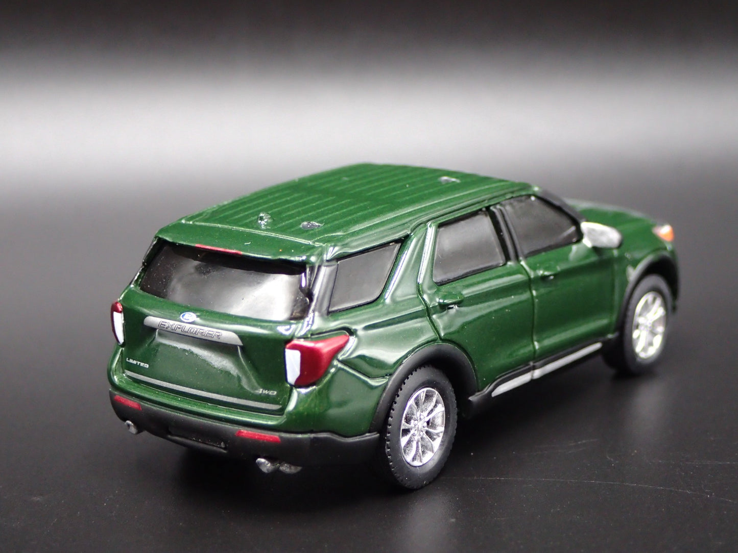 2020-2024 FORD EXPLORER LIMITED SUV RARE 1:64 SCALE DIORAMA DIECAST MODEL CAR