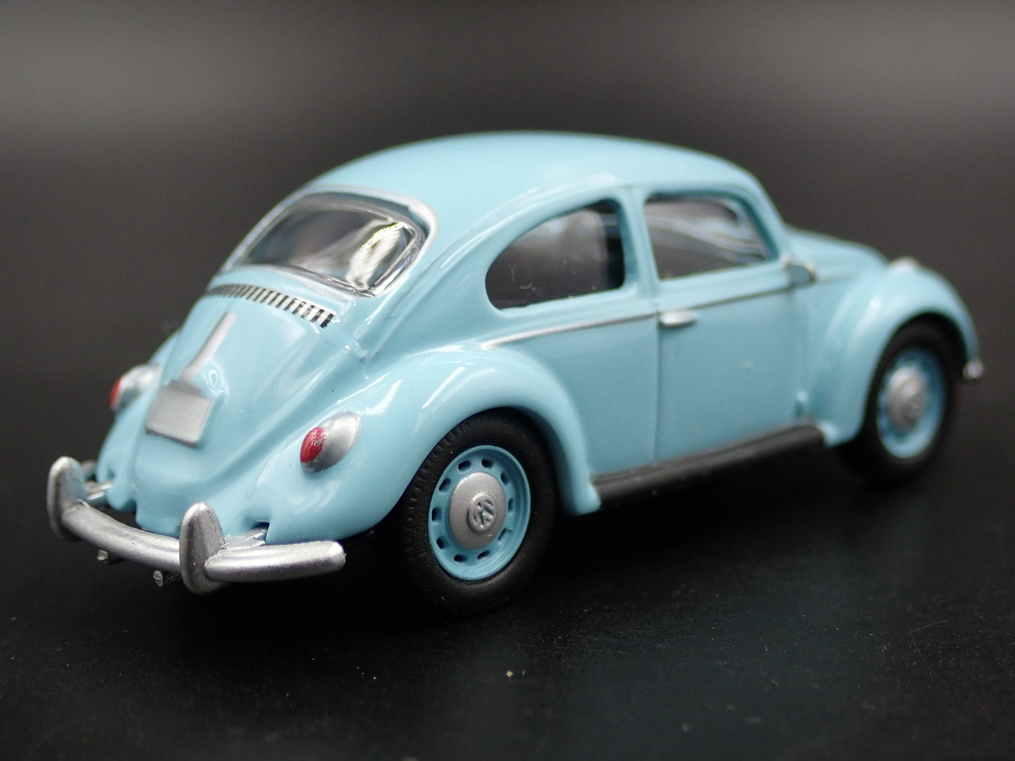 1960-1967 VW VOLKSWAGEN BEETLE BUG BLUE 1:64 SCALE DIORAMA DIECAST MODEL CAR