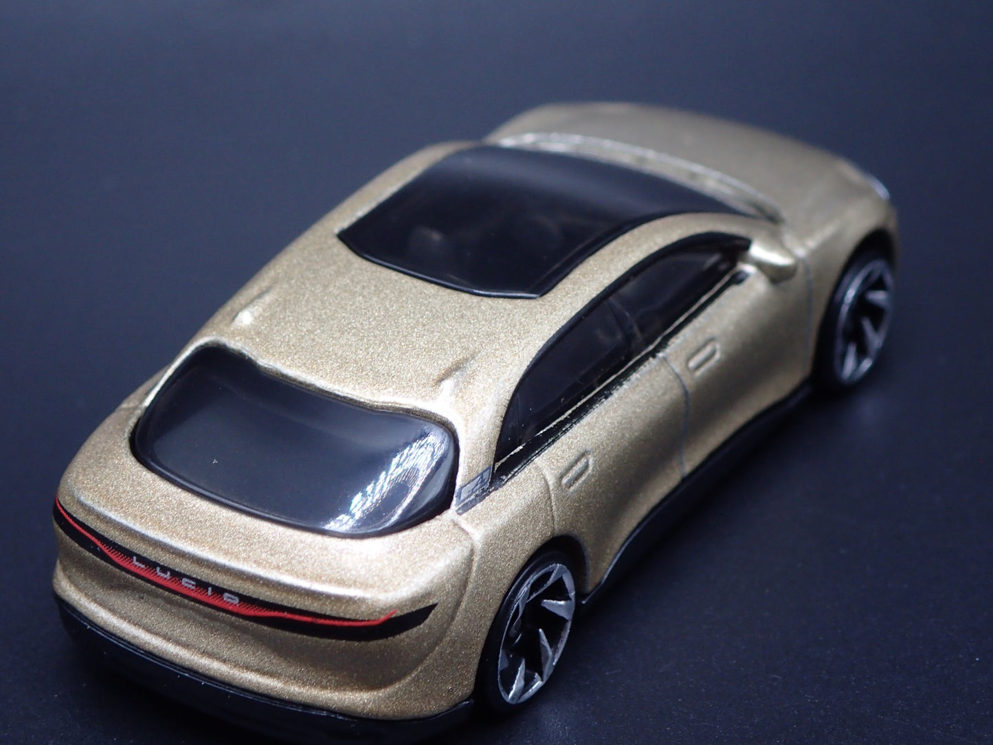 2022-2025 LUCID AIR ELECTRIC VEHICLE GOLD 1:64 SCALE DIORAMA DIECAST MODEL CAR