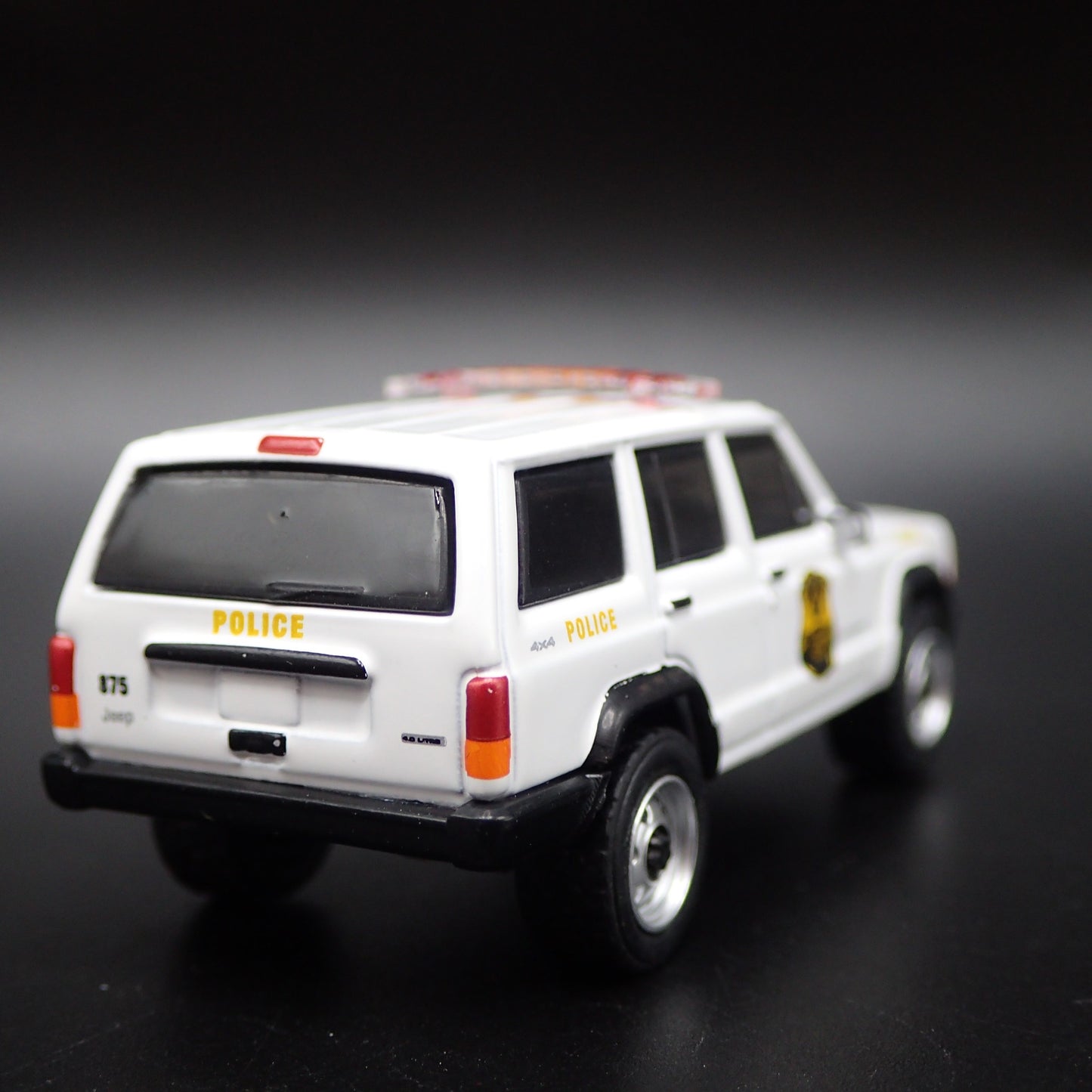 JEEP CHEROKEE XJ SPORT USA SECRET SERVICE POLICE 1:64 SCALE DIECAST MODEL CAR
