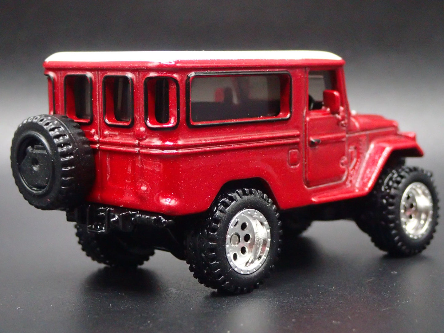 1960-1984 TOYOTA LAND CRUISER FJ43 RED RARE 1/64 SCALE DIORAMA DIECAST MODEL CAR