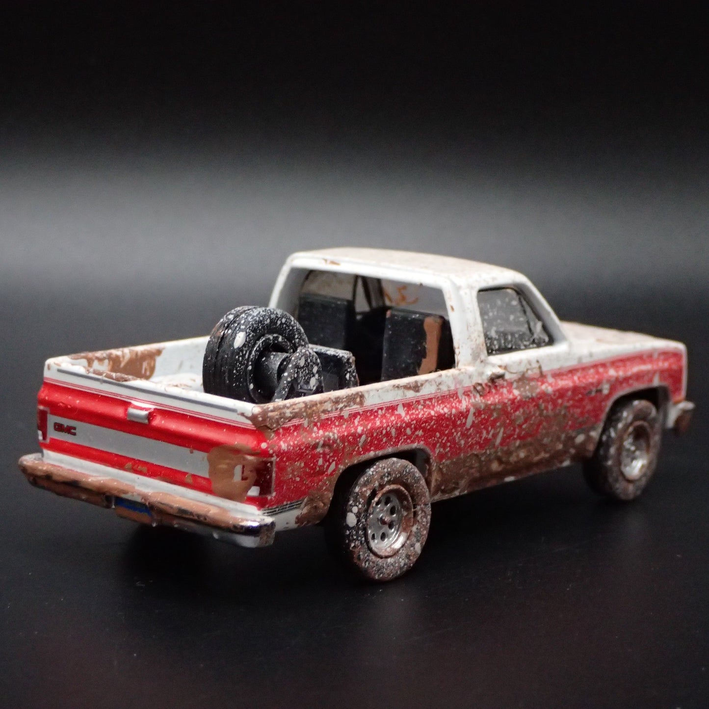 1983 83 GMC JIMMY SIERRA CLASSIC SQUAREBODY MUDDY 1:64 SCALE DIECAST MODEL CAR
