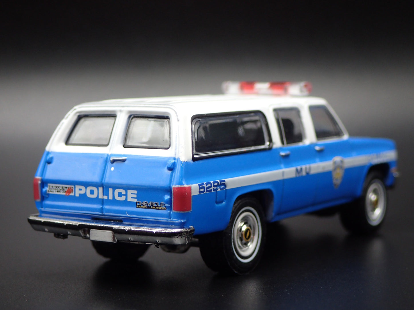 1973-1991 CHEVROLET SUBURBAN K2500 NYPD POLICE SQUAREBODY 1:64 DIECAST MODEL CAR
