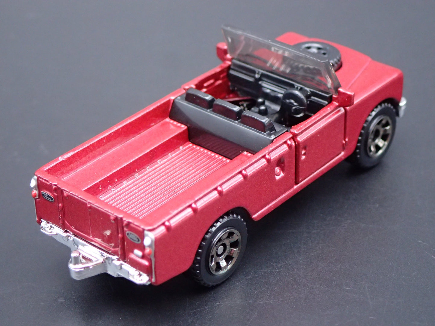 1961-1971 LAND ROVER GEN II PICKUP TRUCK 1/64 SCALE DIORAMA DIECAST MODEL CAR