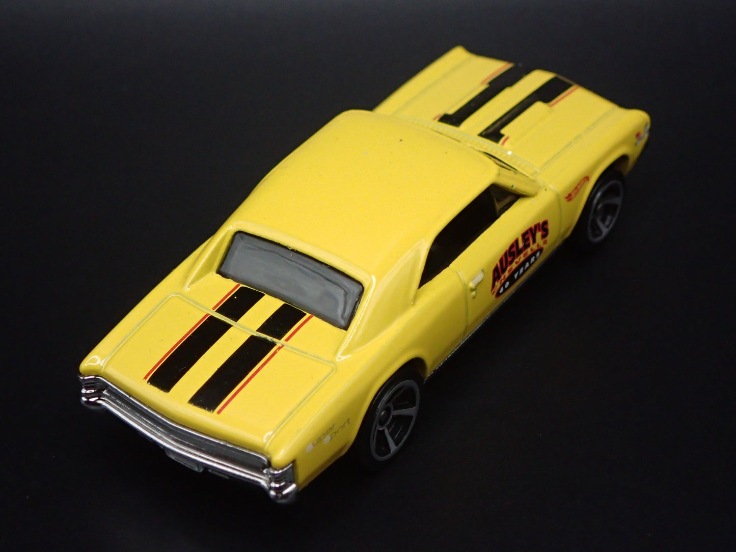 1967 67 CHEVY CHEVROLET CHEVELLE SS 396 1:64 SCALE DIORAMA DIECAST MODEL CAR