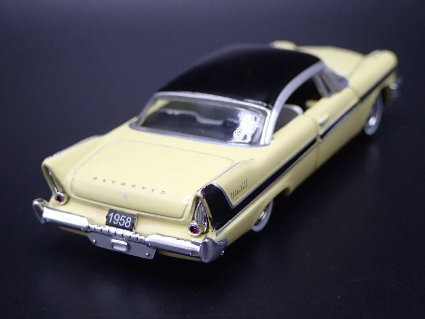 1958 58 PLYMOUTH BELVEDERE YELL 1:64 SCALE COLLECTIBLE DIORAMA DIECAST MODEL CAR