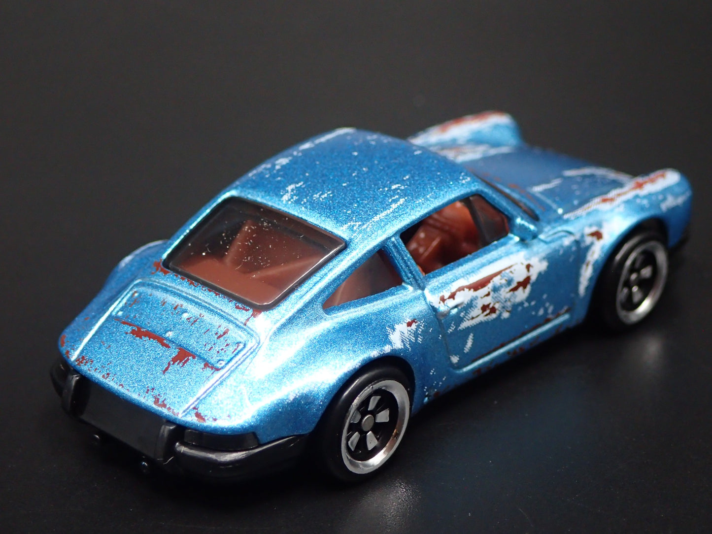 1964-1972 PORSCHE 911 BARN FIND 1:64 SCALE COLLECTIBLE DIORAMA DIECAST MODEL CAR