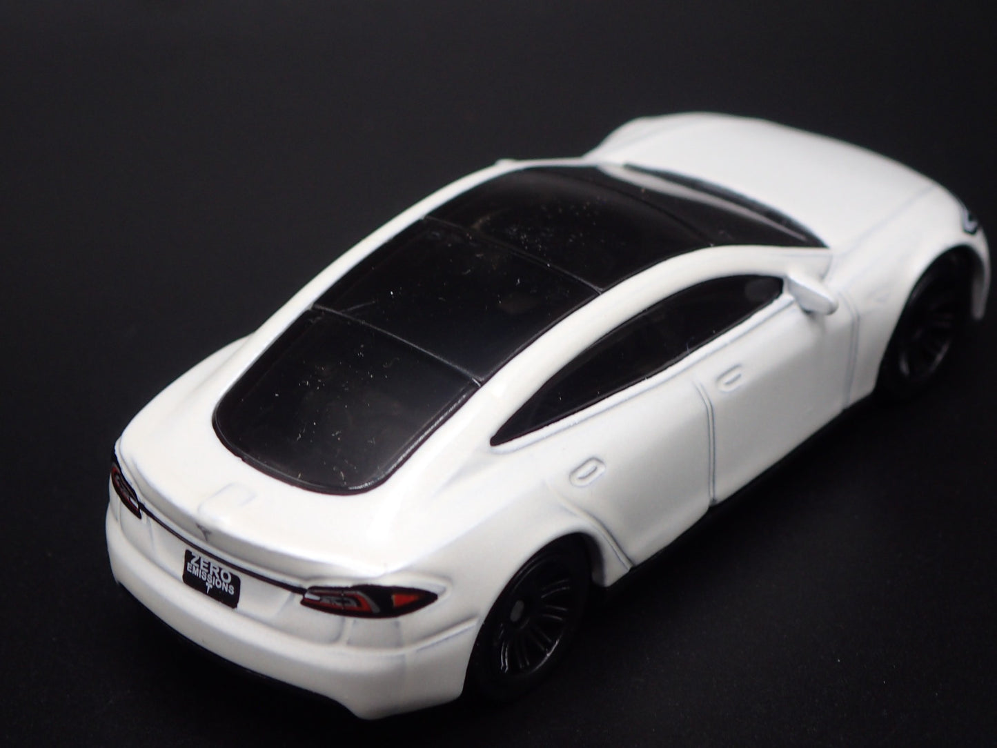 2016-2025 TESLA MODEL S WHITE 1/64 SCALE COLLECTIBLE DIORAMA DIECAST MODEL CAR
