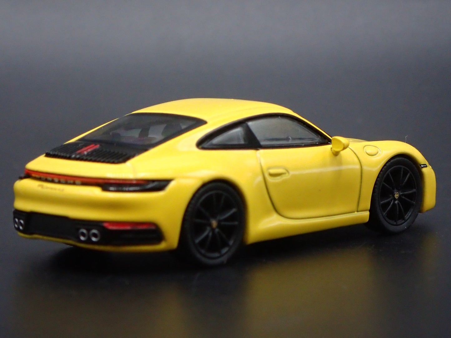 2018-2025 PORSCHE 911 CARRERA 4S 992 YELLOW 1:64 SCALE DIORAMA DIECAST MODEL CAR