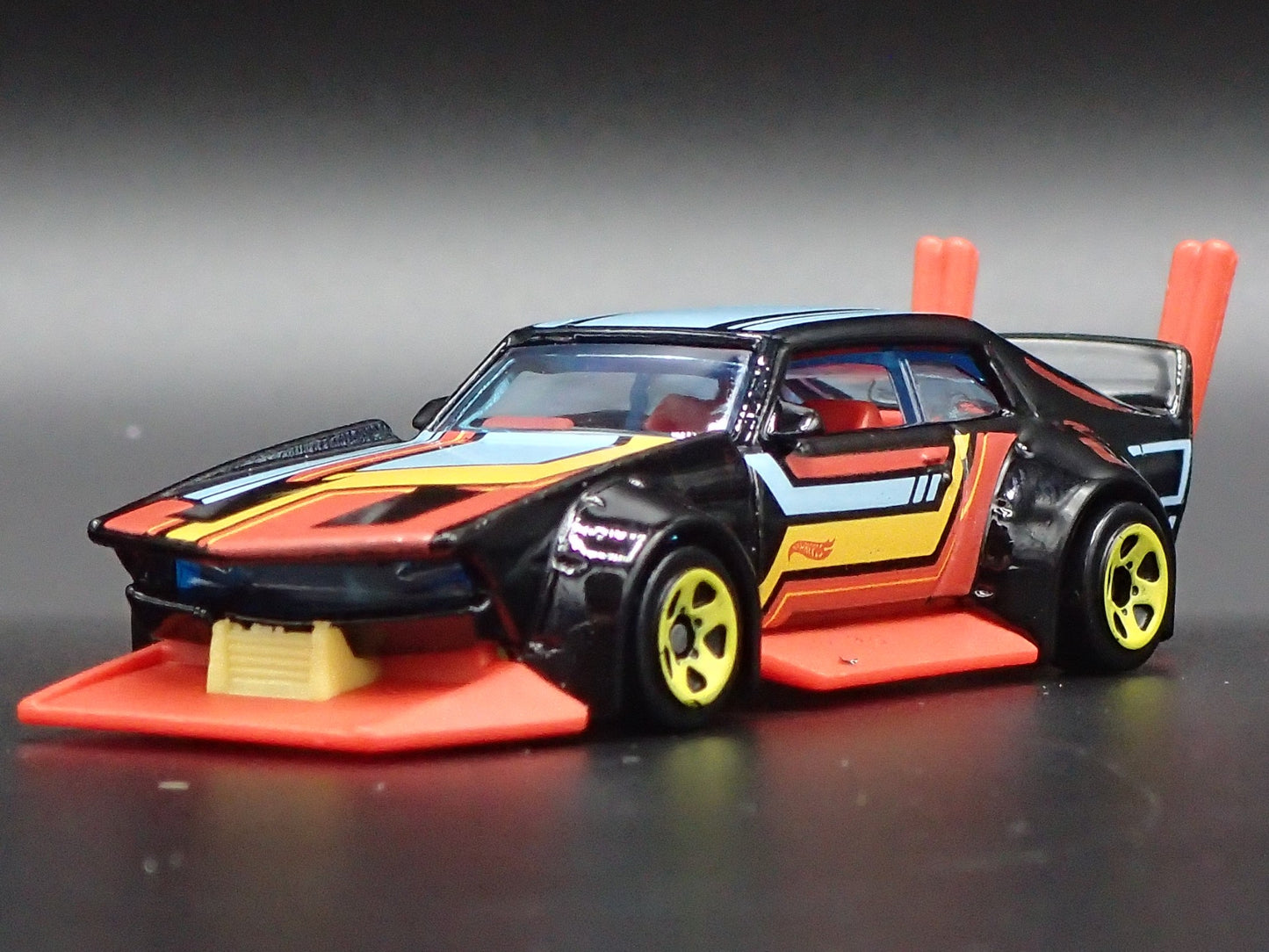 MAD MANGA CUSTOM CAR BLACK RARE 1:64 SCALE COLLECTIBLE DIORAMA DIECAST MODEL CAR