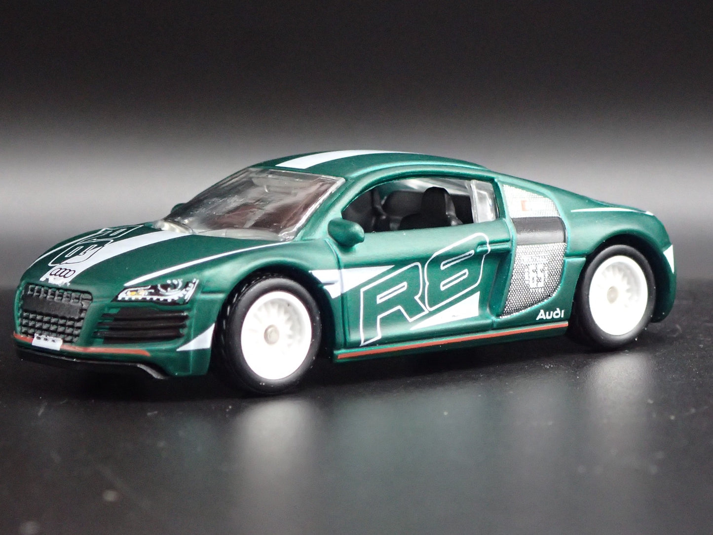 2006-2015 AUDI R8 SUPERCAR GREEN 1:64 SCALE COLLECTIBLE DIECAST MODEL CAR