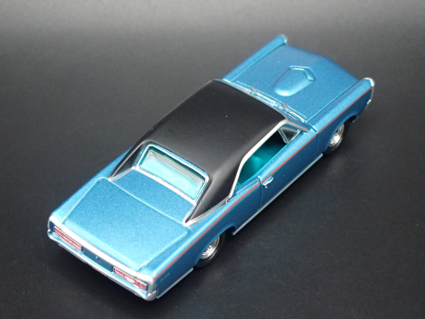 1966 66 PONTIAC GTO MUSCLE CAR 1/64 SCALE COLLECTIBLE DIORAMA DIECAST MODEL CAR
