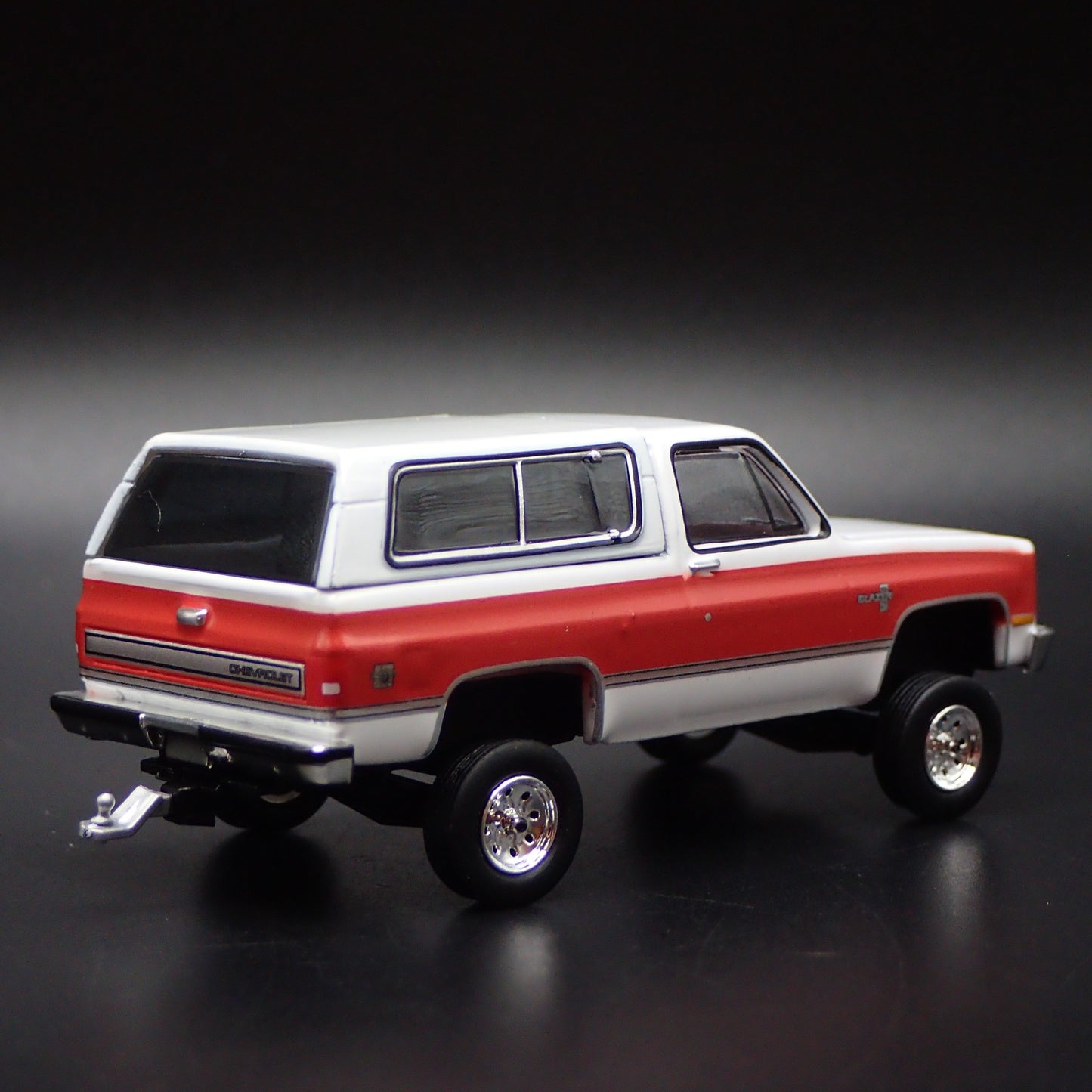 1984 84 CHEVY CHEVROLET K5 BLAZER SQUAREBODY HITCH 1:64 SCALE DIECAST MODEL CAR