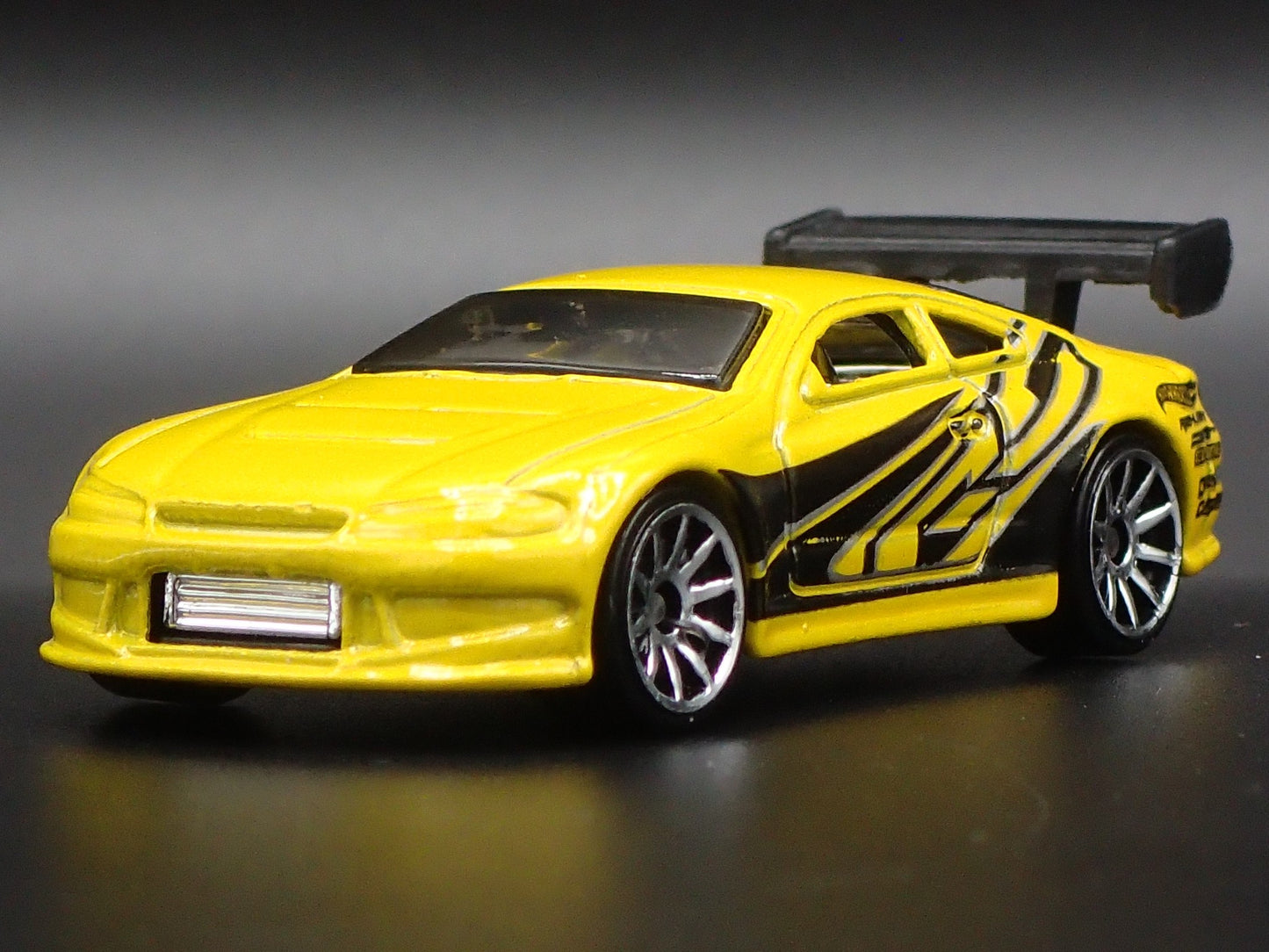 1999-2002 NISSAN SILVIA S15 1:64 SCALE COLLECTIBLE DIORAMA DIECAST MODEL CAR