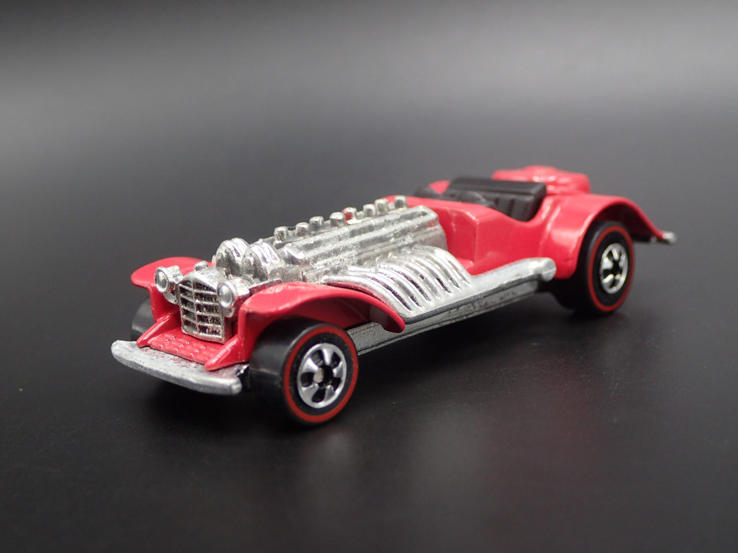 CUSTOM HOT ROD SWEET 16 RED 1:64 SCALE COLLECTIBLE DIORAMA DIECAST MODEL CAR