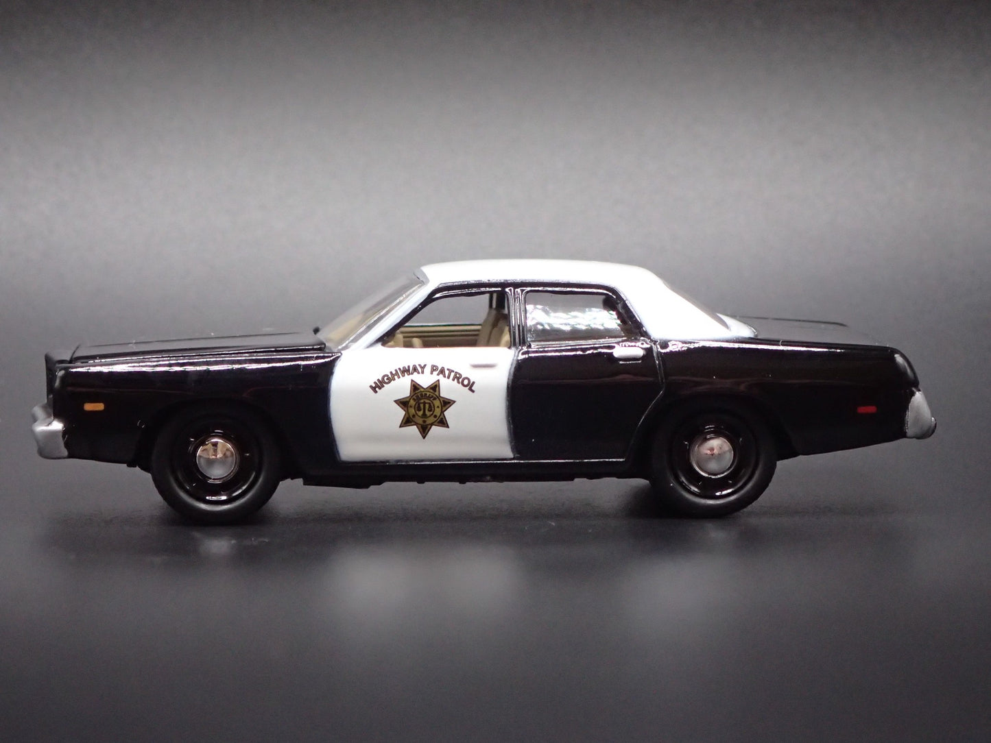 1977 77 DODGE MONACO CHP CALIFORNIA HIGHWAY PATROL 1:64 SCALE DIECAST MODEL CAR