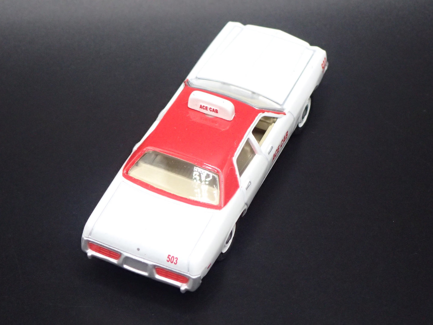 1977 77 DODGE MONACO 4 DOOR ACE CAB TAXI 1/64 SCALE DIORAMA DIECAST MODEL CAR