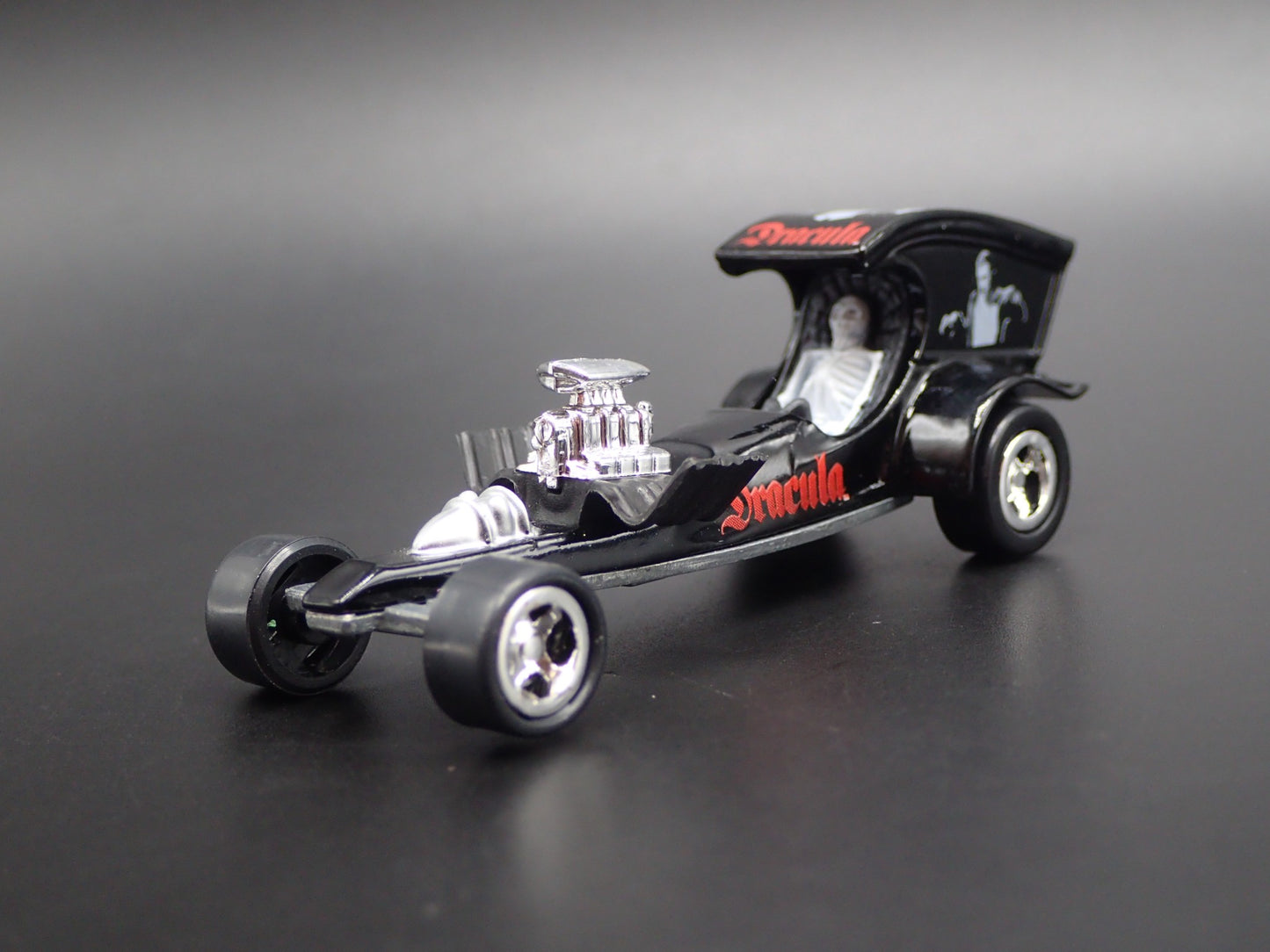 DRACULA NHRA DRAGSTER CUSTOM 1:64 SCALE COLLECTIBLE DIORAMA DIECAST MODEL CAR