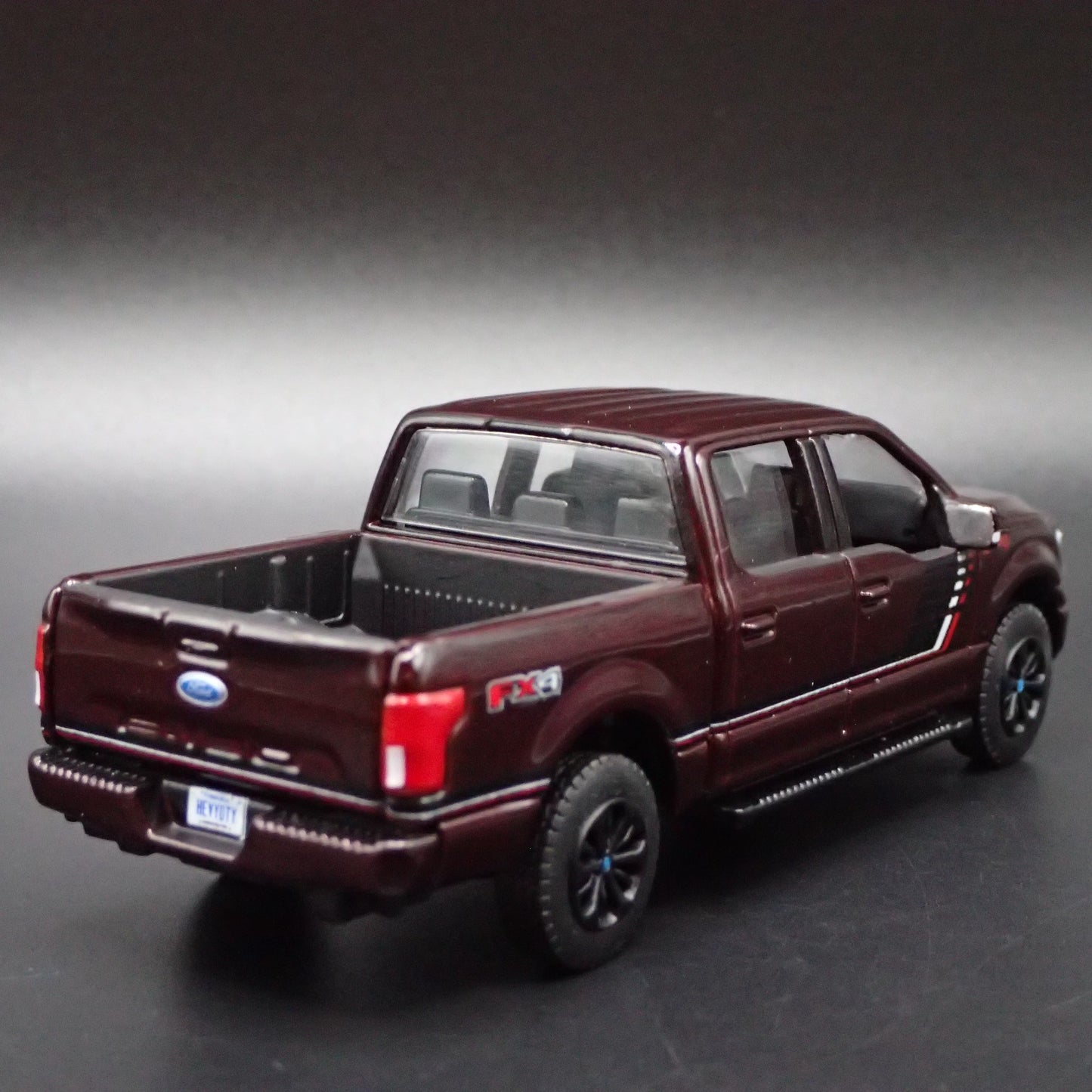 2015-2020 FORD F150 LARIAT PICKUP TRUCK 1:64 SCALE DIORAMA DIECAST MODEL CAR