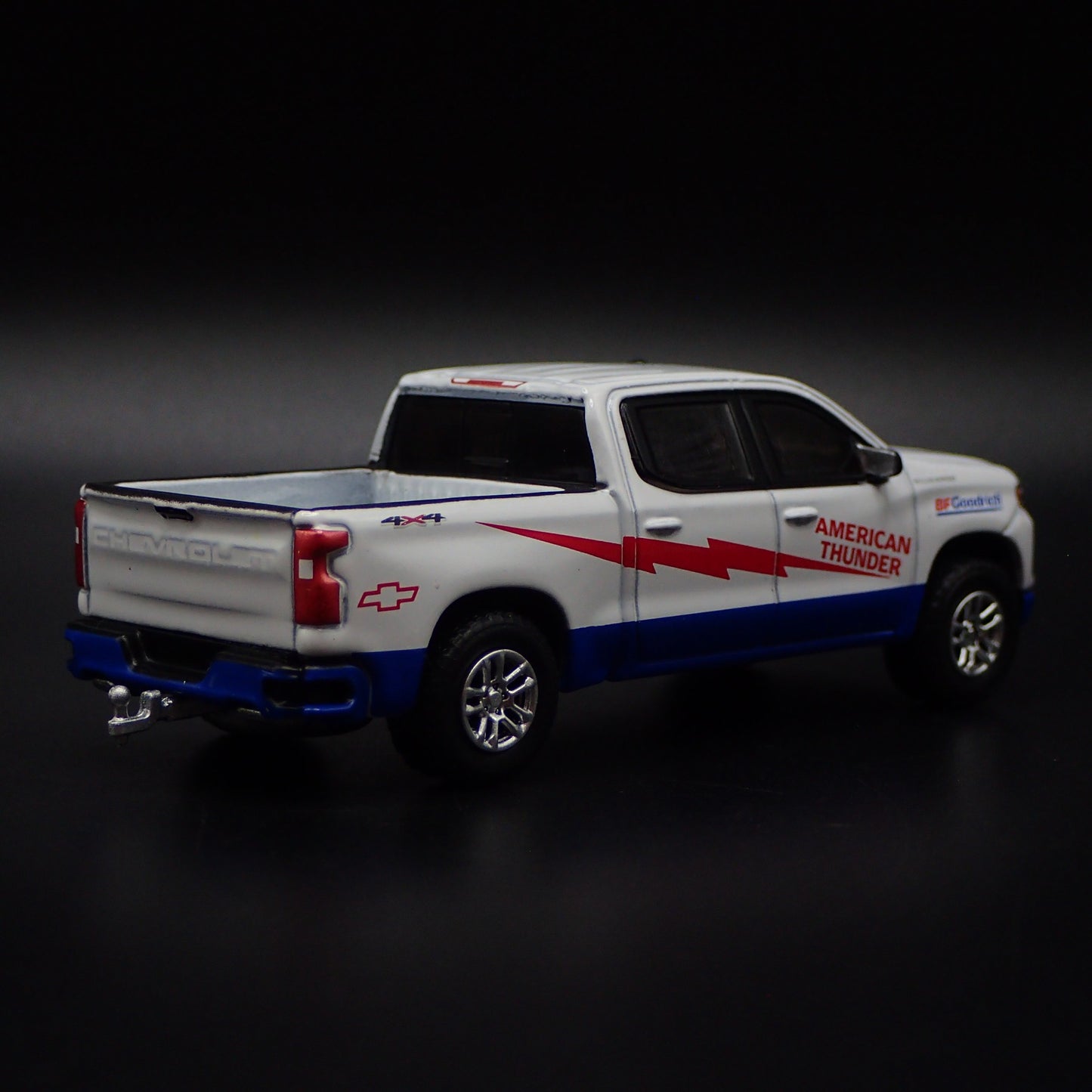 2023 23 CHEVY CHEVROLET SILVERADO 1500 TRUCK HITCH 1/64 SCALE DIECAST MODEL CAR