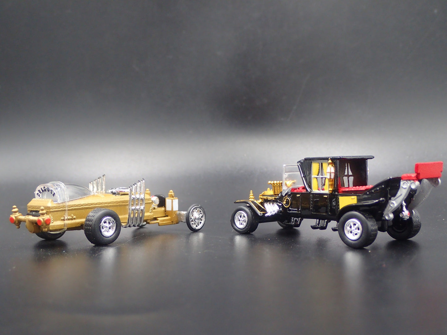 THE MUNSTERS KOACH & DRAGULA BARRIS LEGACY SET RARE 1:64 SCALE DIECAST MODEL CAR