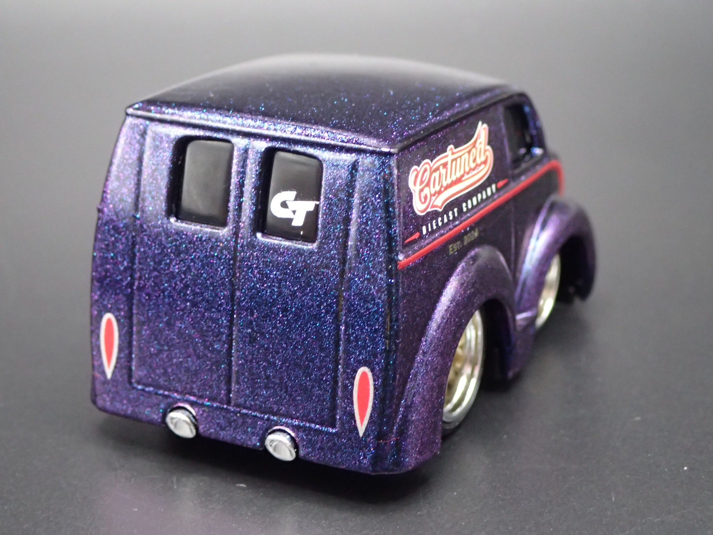 1937 - 1986 DIVCO TRUCK CAR TUNED BLUE 1:64 SCALE DIORAMA DIECAST MODEL CAR