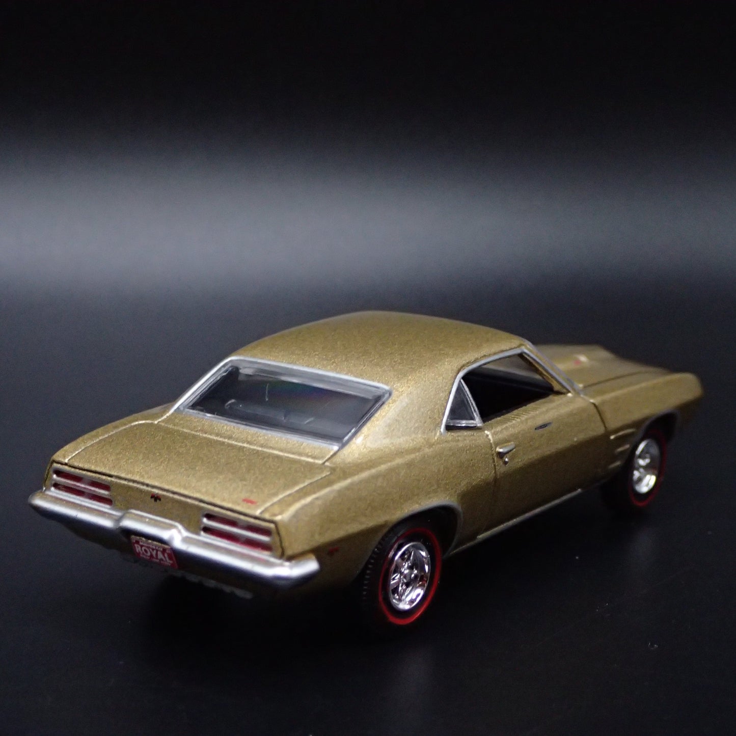 1969 69 PONTIAC FIREBIRD ROYAL BOBCAT GOLD 1:64 SCALE DIORAMA DIECAST MODEL CAR