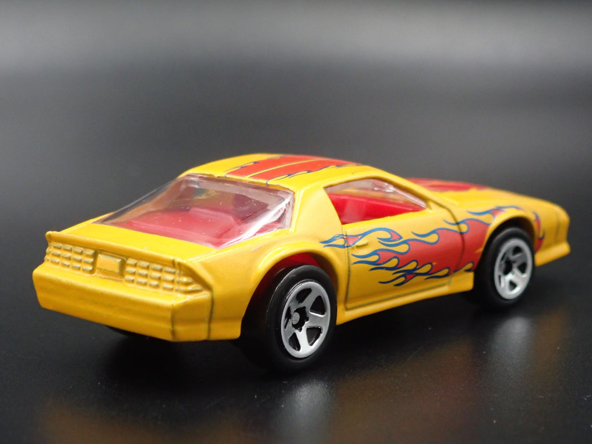 1985 85 CHEVY CHEVROLET CAMARO IROC-Z YELLOW 1:64 SCALE DIECAST MODEL CAR