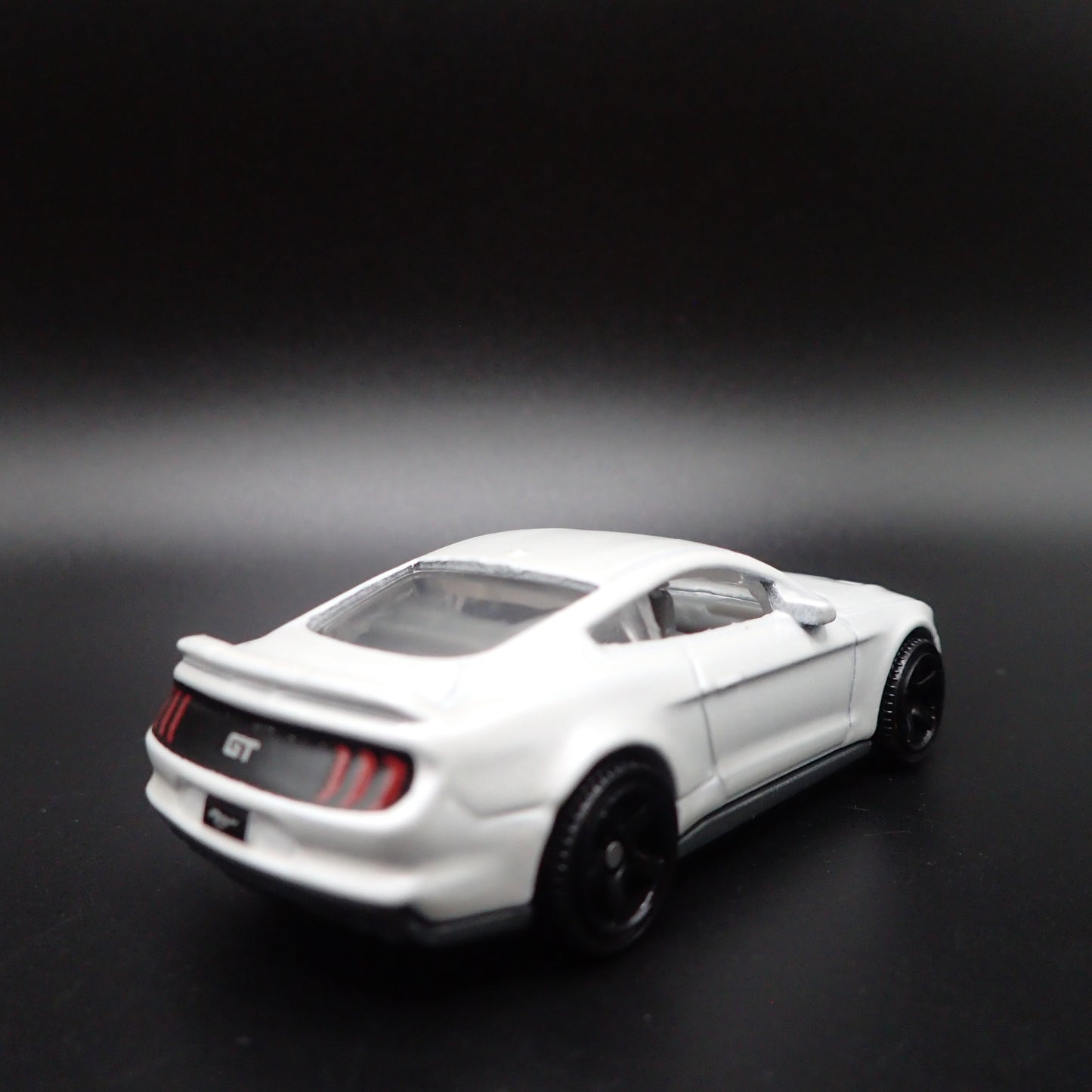 2015-2023 FORD MUSTANG COUPE WHITE 1/64 SCALE COLLECTIBLE DIECAST MODEL CAR