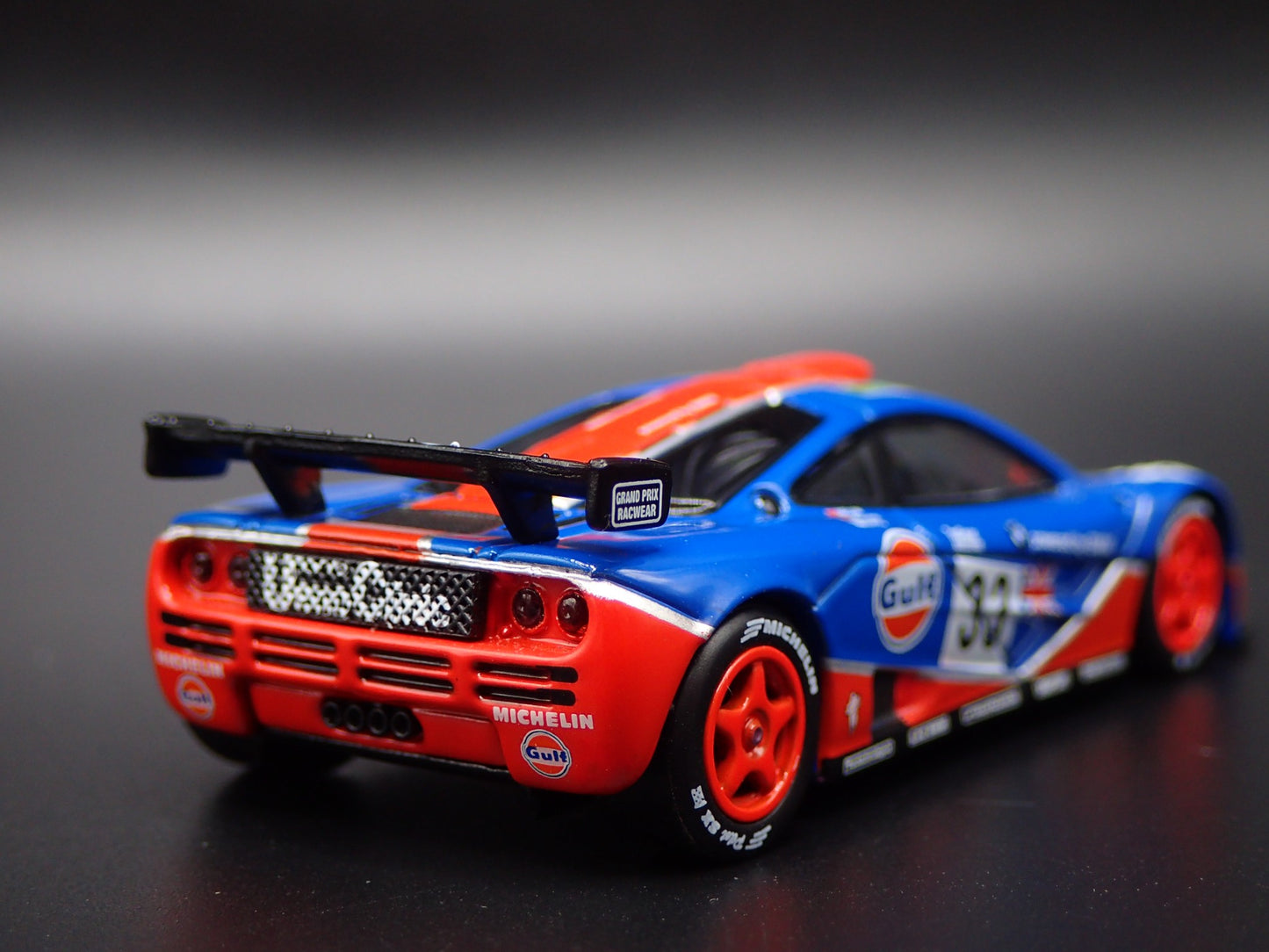 1996 MCLAREN F1 GTR 33 SUPER CAR GULF LE MANS 24 HR 1:64 SCALE DIECAST MODEL CAR