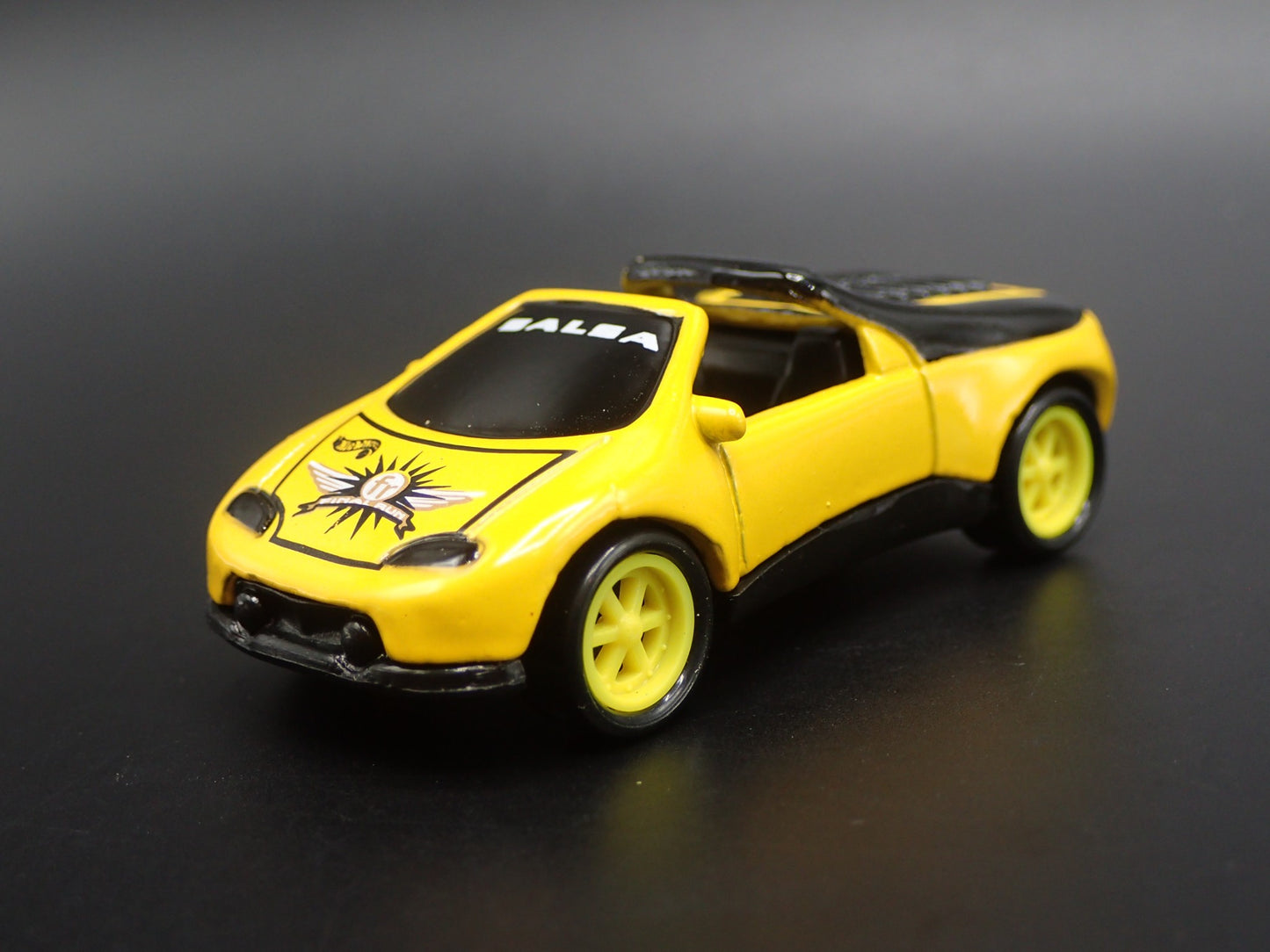 1992 PONTIAC SALSA CONCEPT CAR 1/64 SCALE COLLECTIBLE DIORAMA DIECAST MODEL CAR