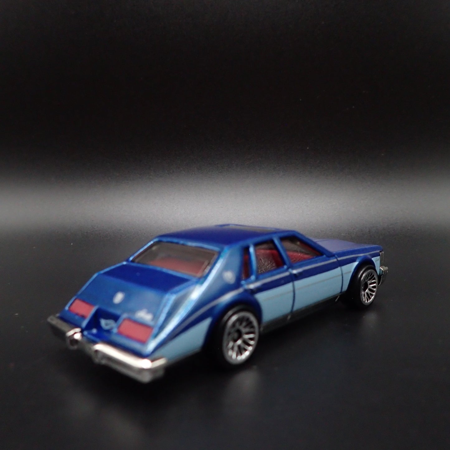 1982 82 CADILLAC CADDY SEVILLE 1:64 SCALE COLLECTIBLE DIORAMA DIECAST MODEL CAR