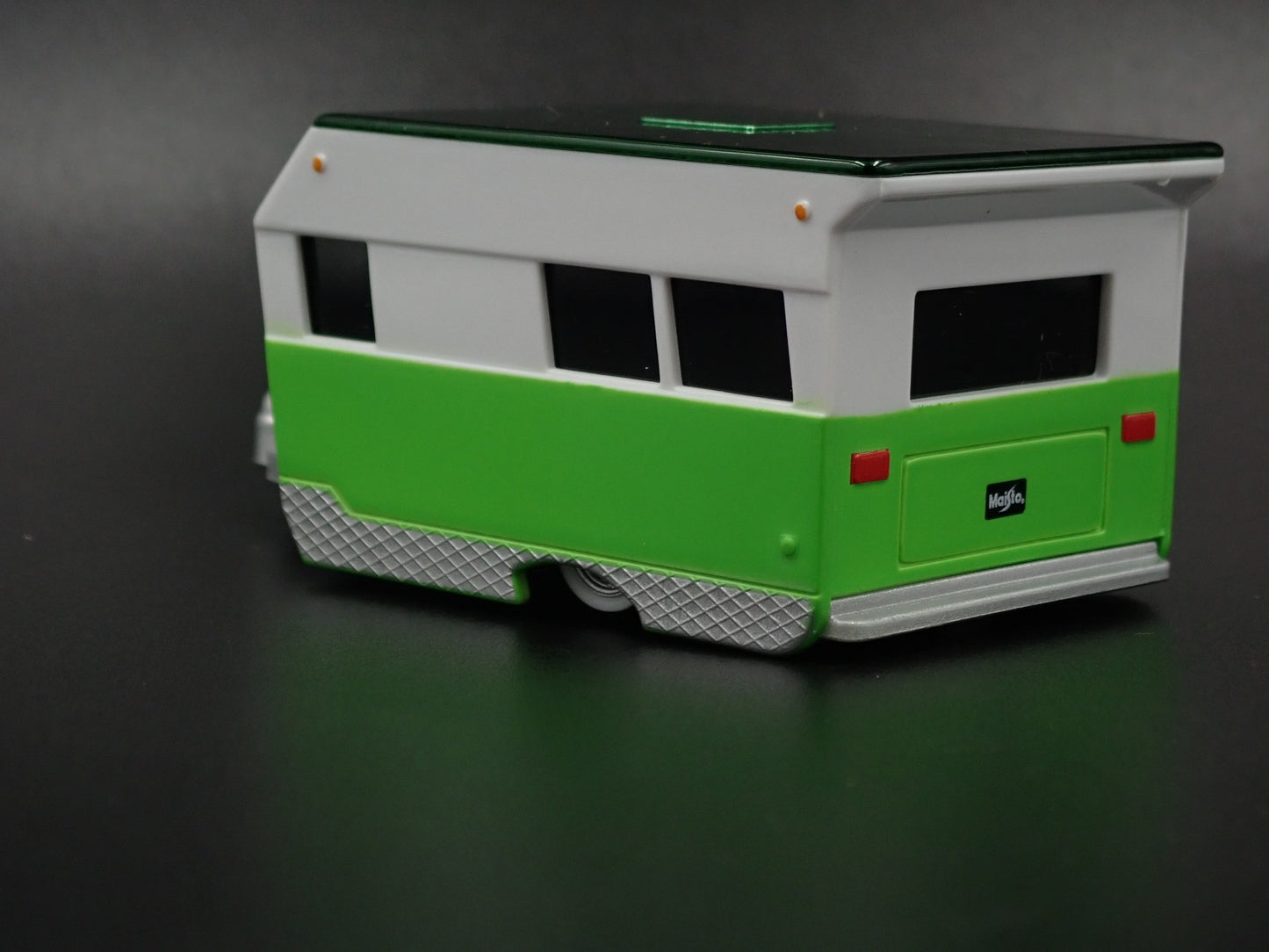 VINTAGE ALAMEDA TRAVEL TRAILER W HITCH GREEN 1:64 SCALE DIORAMA MODEL CAMPER
