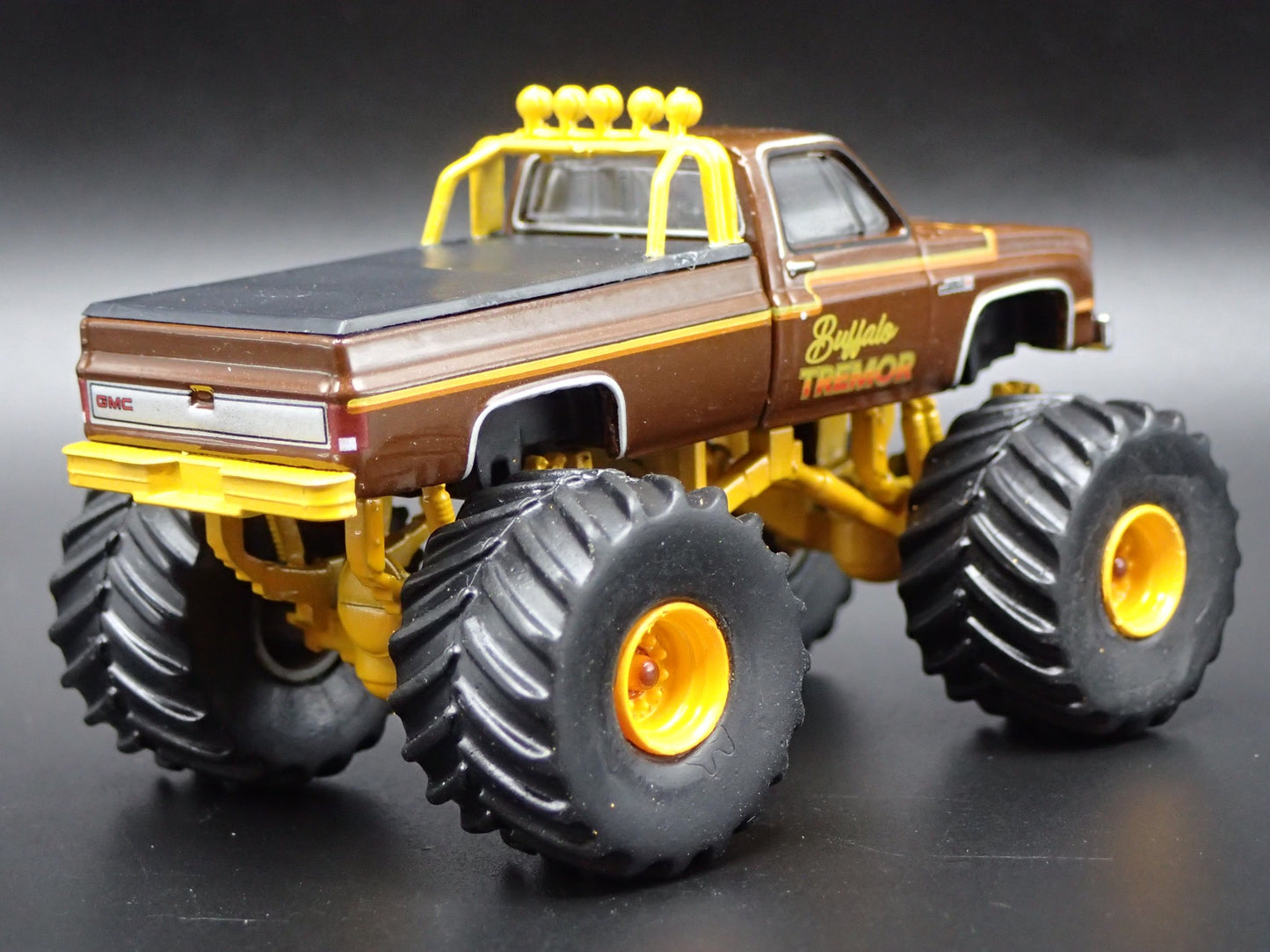 1985 85 GMC SIERRA MONSTER TRUCK BUFFALO TREMOR 1/64 SCALE DIECAST MODEL CAR
