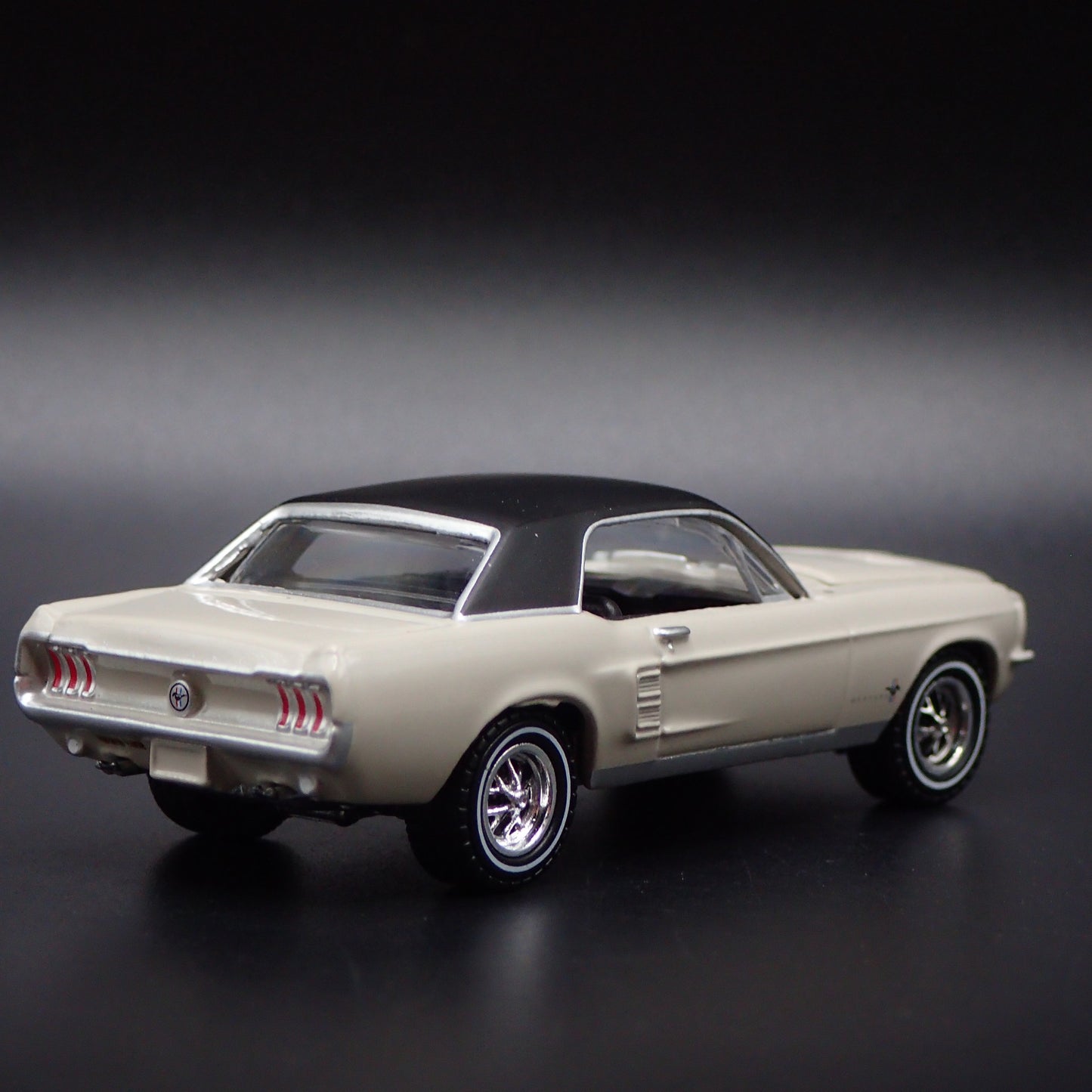 1967 67 FORD MUSTANG COUPE RARE 1:64 SCALE COLLECTIBLE DIORAMA DIECAST MODEL CAR