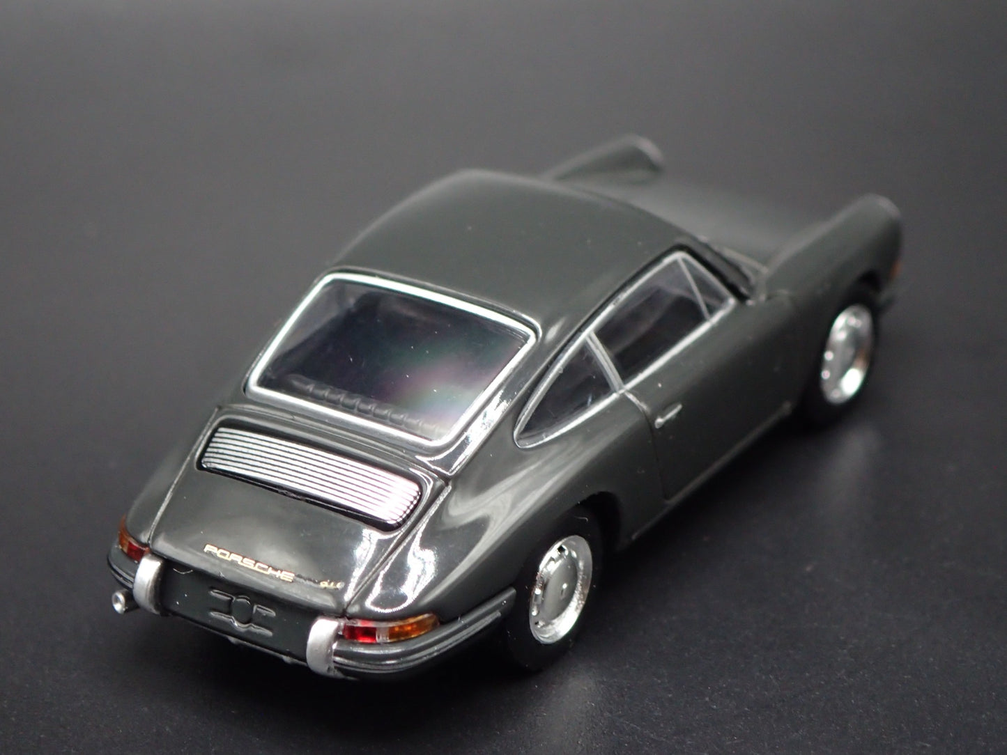 1963-1964 PORSCHE 911 GRAY 1:64 SCALE COLLECTIBLE DIORAMA DIECAST MODEL CAR