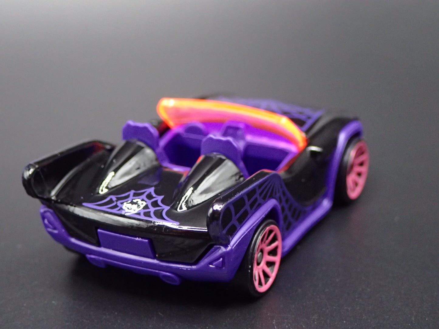 MONSTER HIGH GHOUL MOBILE CONVERTIBLE SPORTS CAR 1:64 HW SCALE DIECAST MODEL CAR